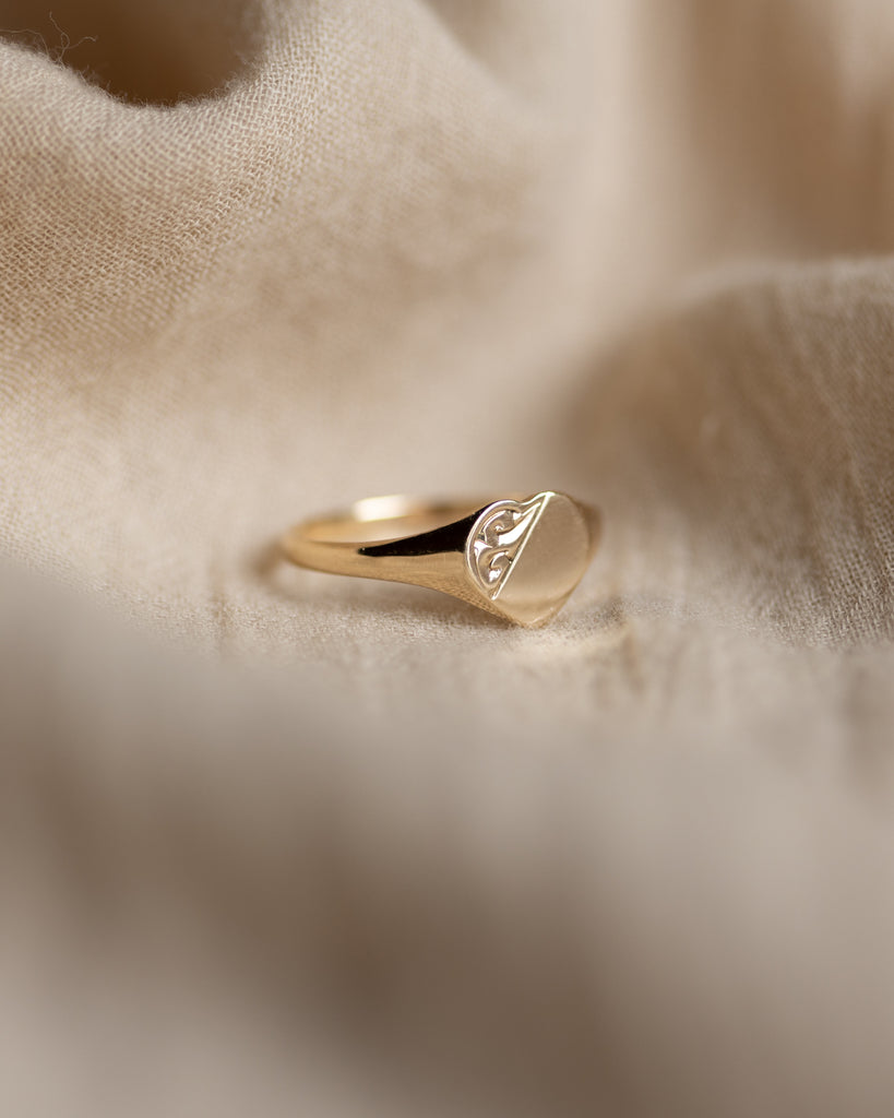 Annie 1988 Vintage 9ct Gold Heart Signet Ring