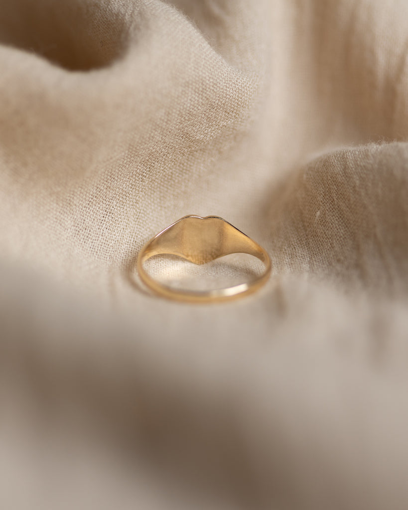 Annie 1988 Vintage 9ct Gold Heart Signet Ring