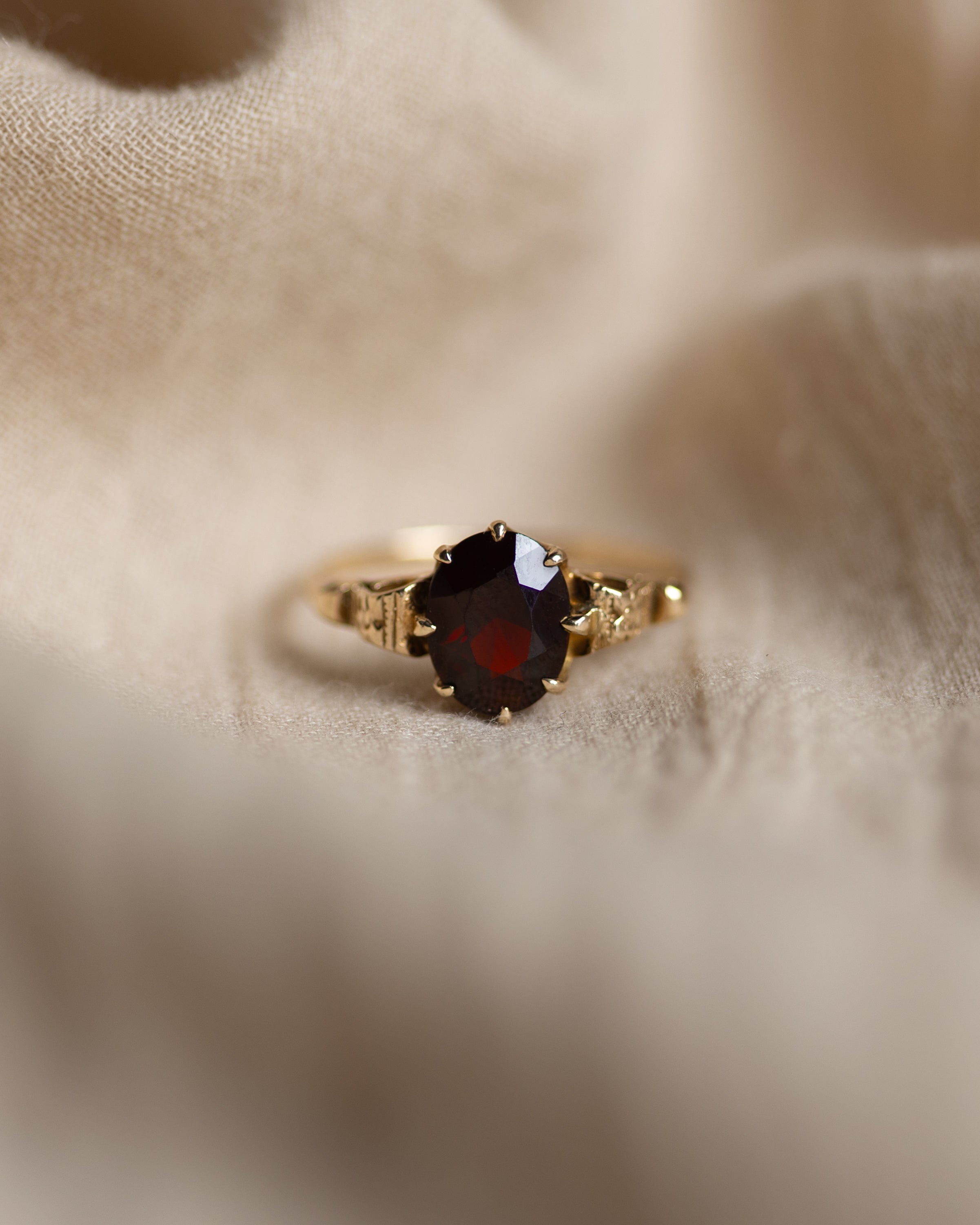 Josette Vintage 9ct Gold Garnet Single Stone Ring