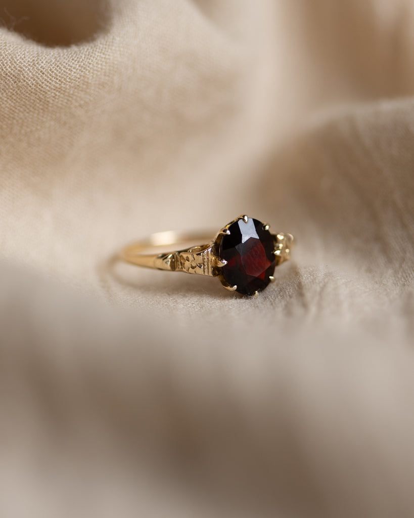 Josette Vintage 9ct Gold Garnet Single Stone Ring