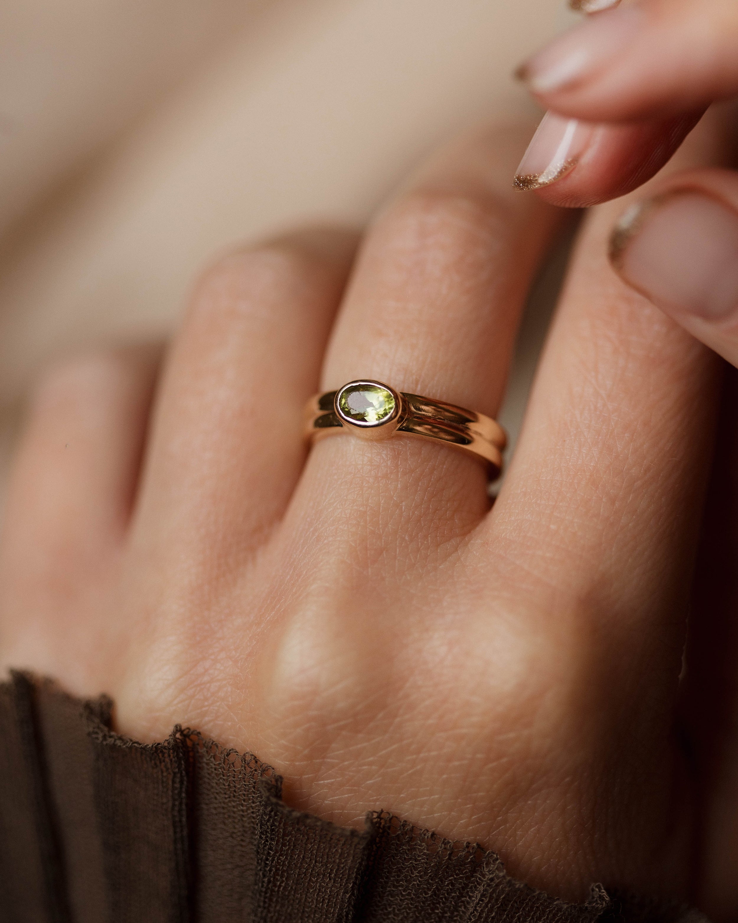 Lucie Vintage 9ct Gold Peridot Single Stone Ring