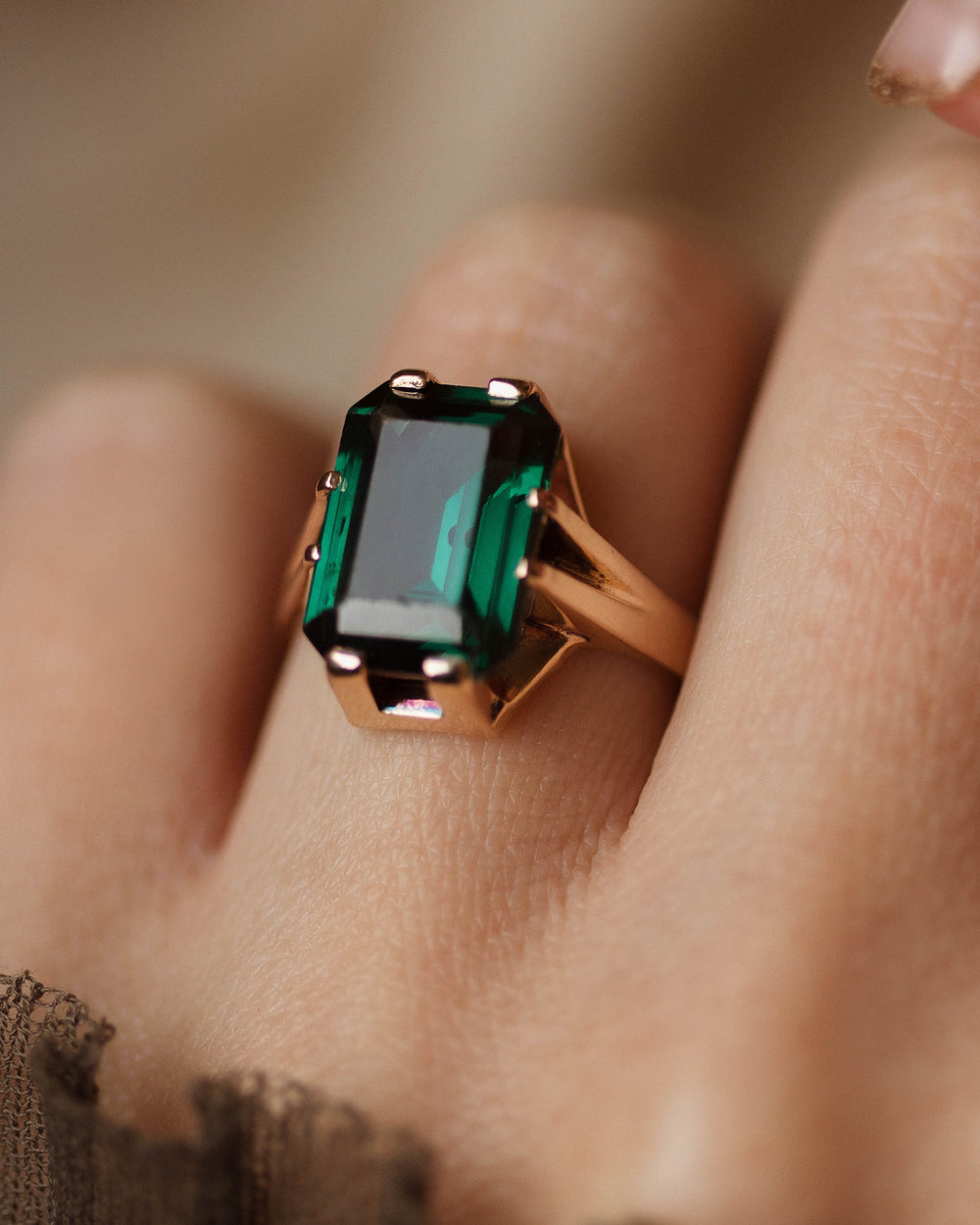 Carmen Vintage 9ct Gold Green Spinel Single Stone Ring