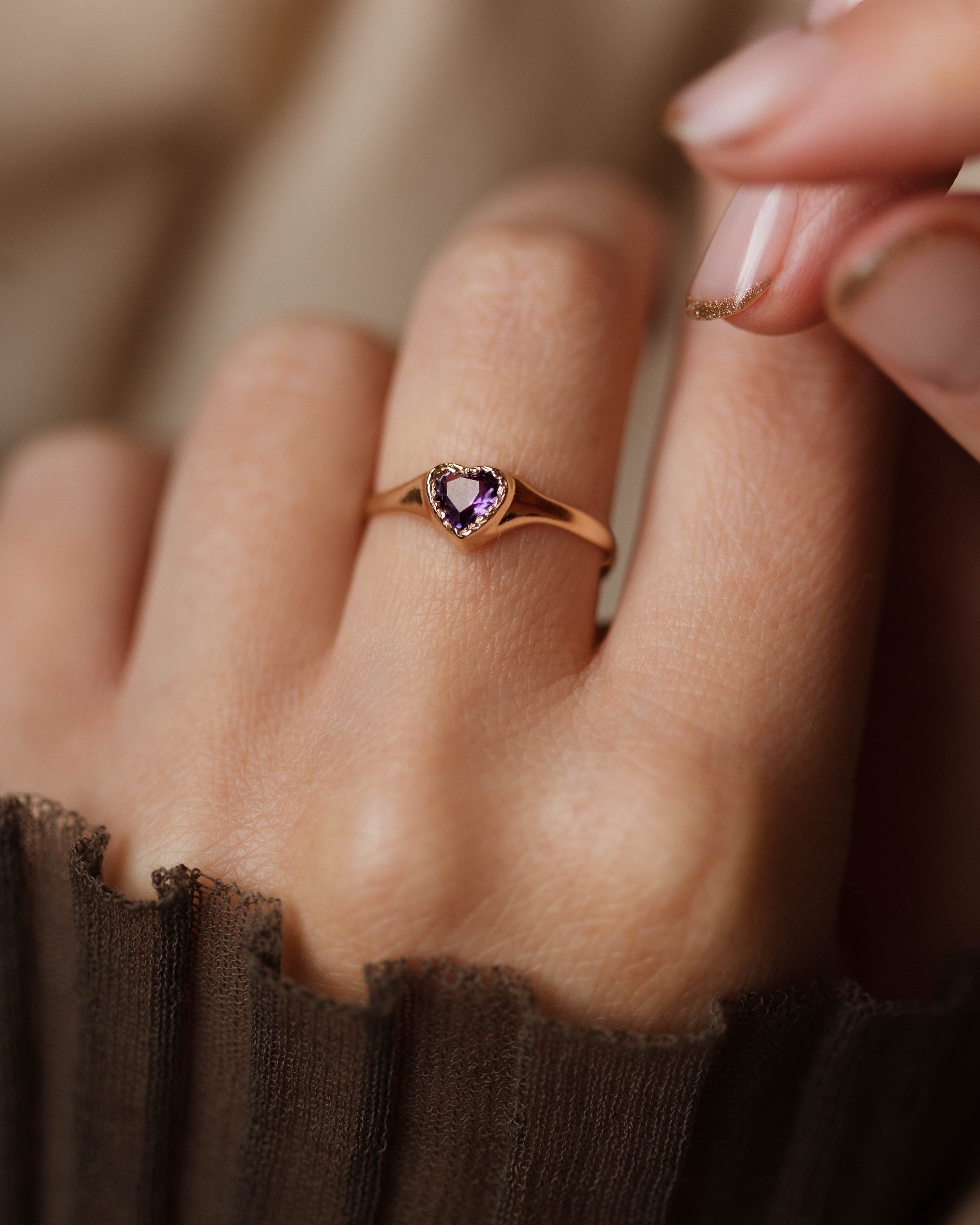 Alice 1987 Vintage 9ct Gold Iolite Heart Ring