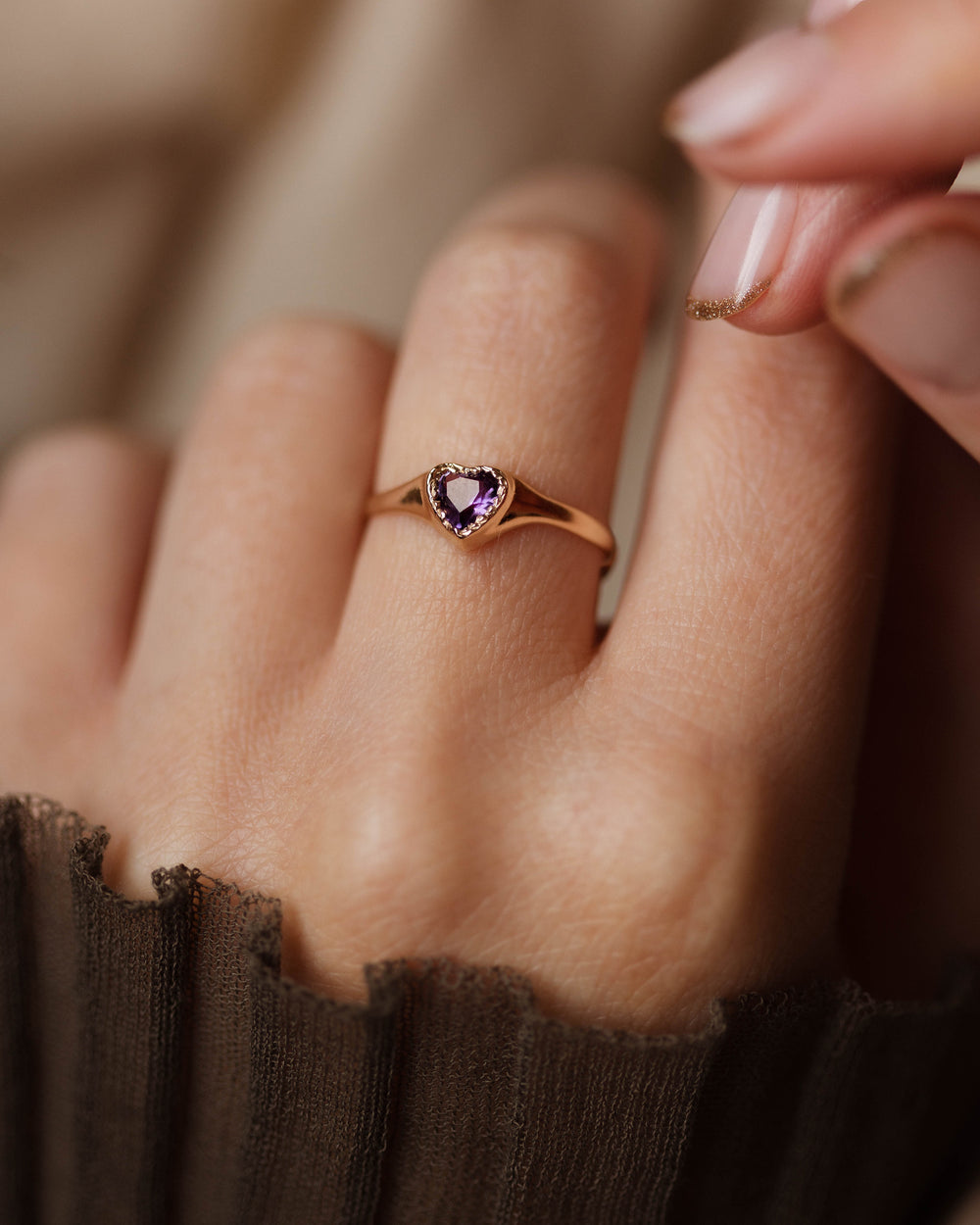 Alice 1987 Vintage 9ct Gold Iolite Heart Ring