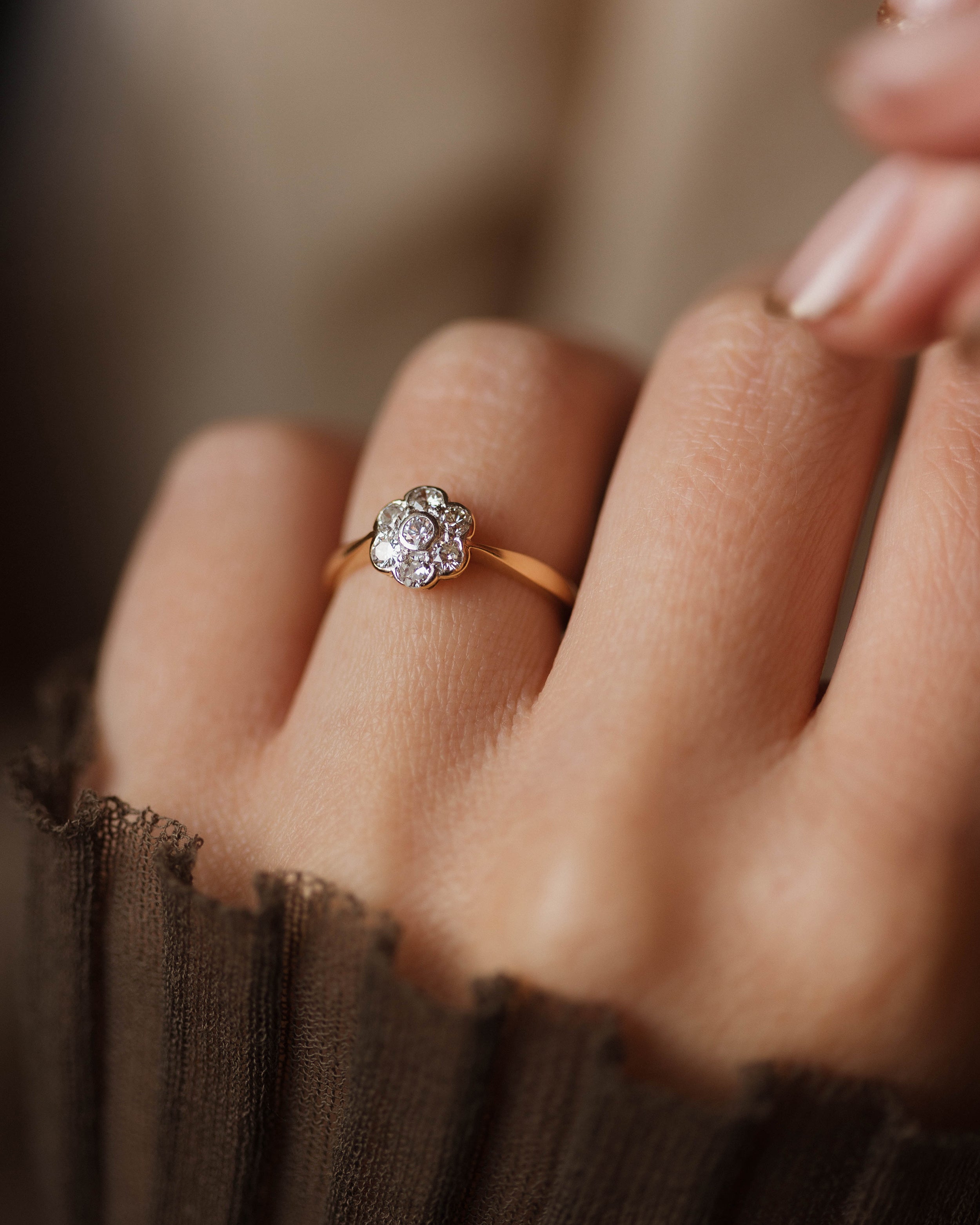 Odette 1958 Vintage 18ct Gold Diamond Daisy Cluster Ring