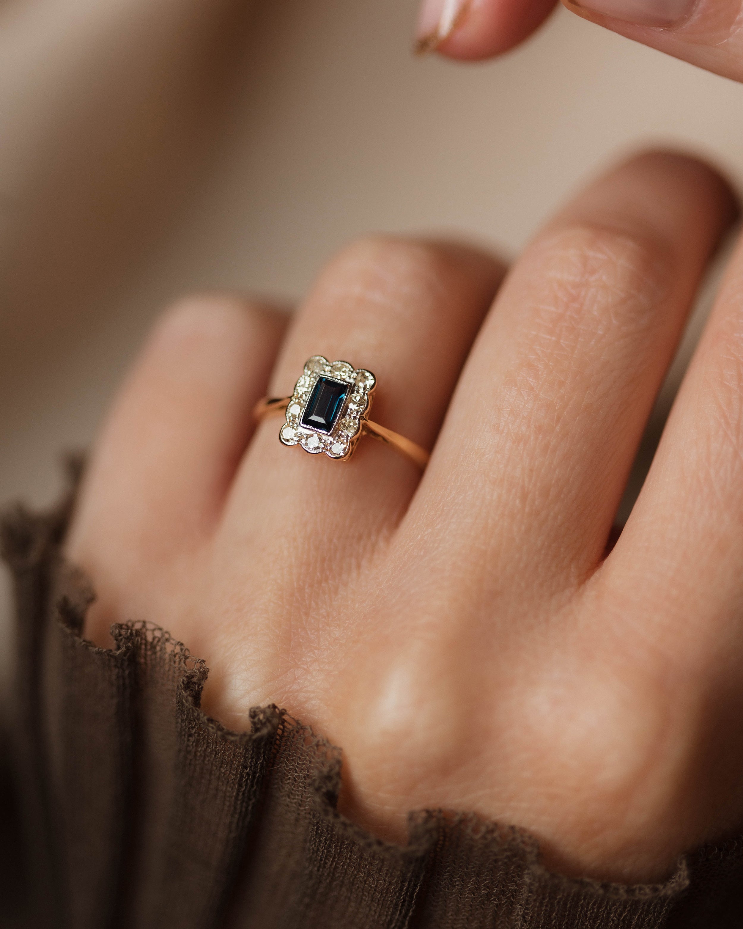 Éliane Antique 18ct Gold Sapphire & Diamond Rectangular Cluster Ring