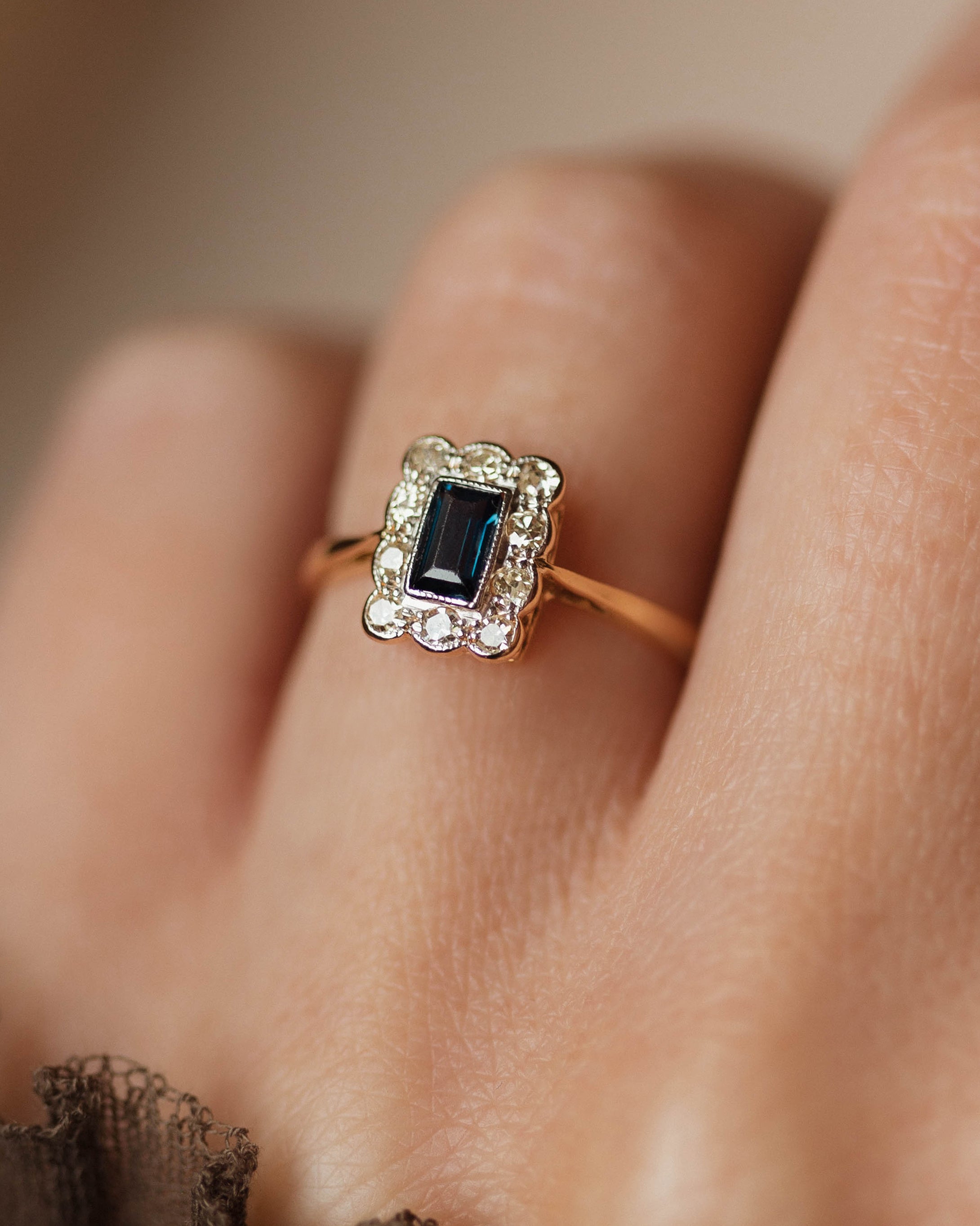 Éliane Antique 18ct Gold Sapphire & Diamond Rectangular Cluster Ring