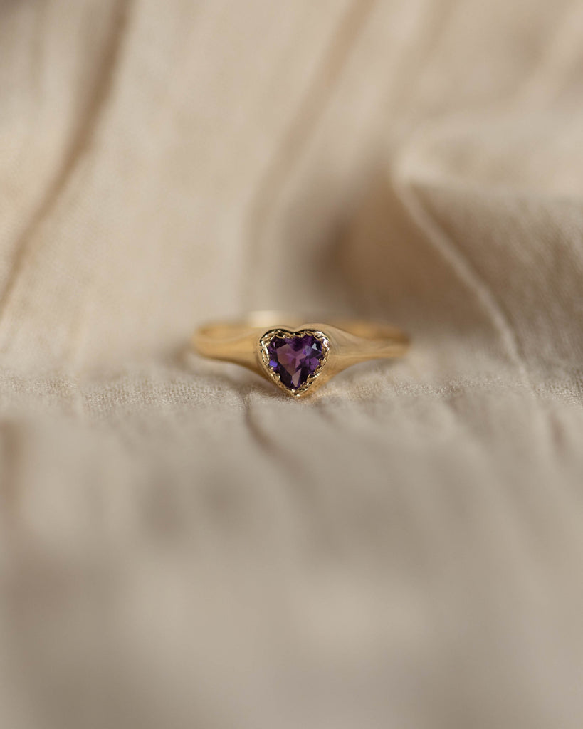 Alice 1987 Vintage 9ct Gold Iolite Heart Ring