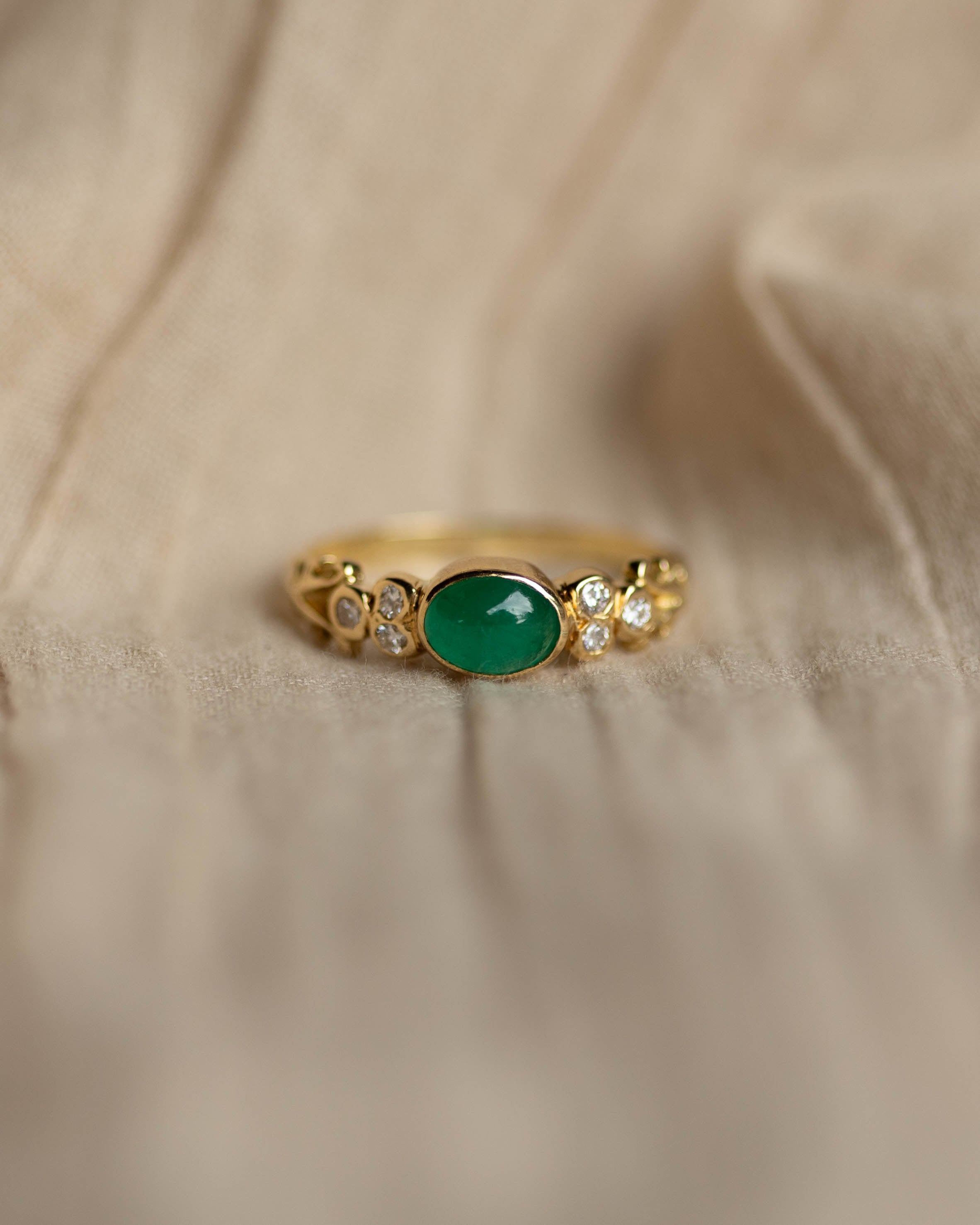 Miriam Vintage 18ct Gold Emerald & Diamond Seven Stone Ring