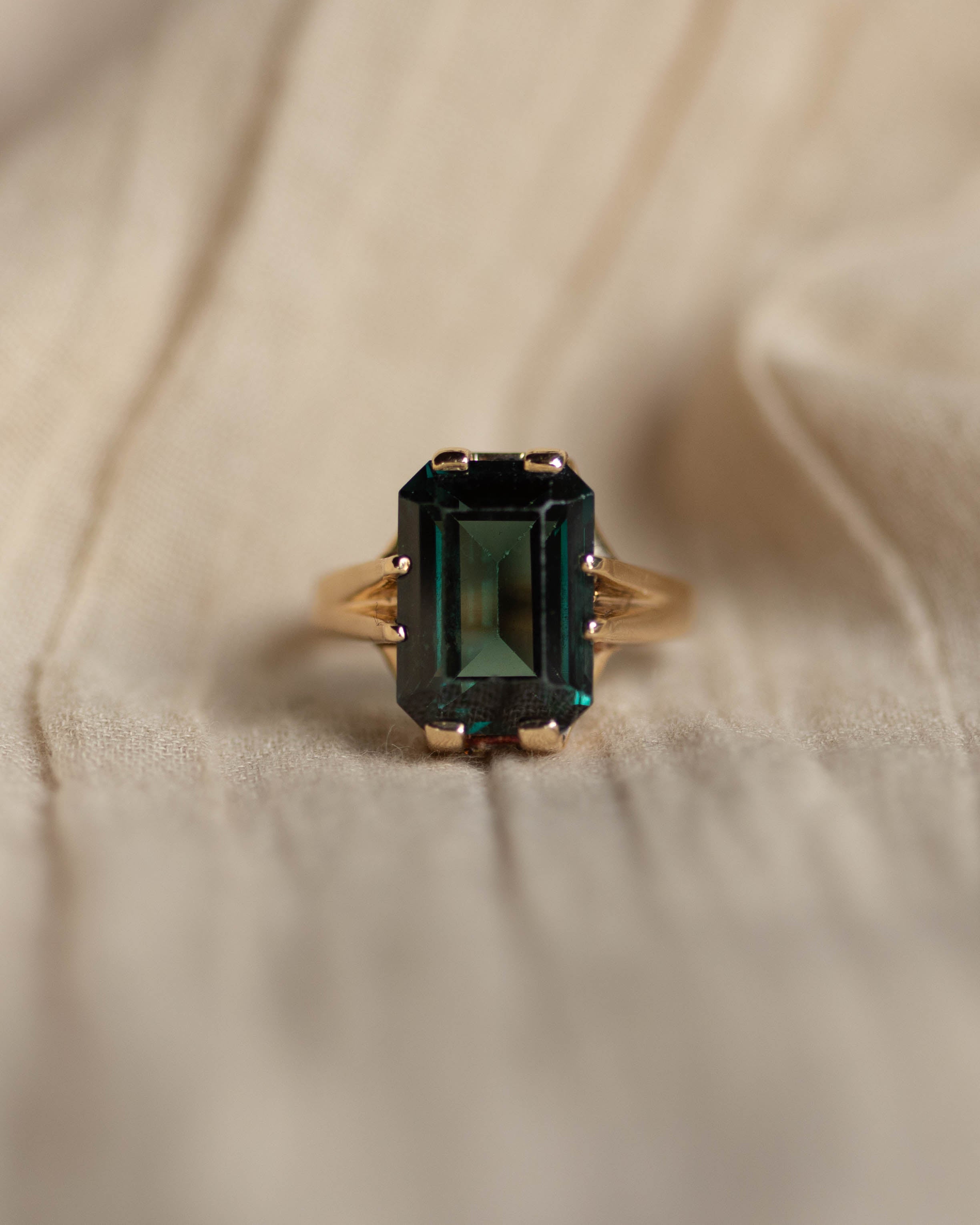 Carmen Vintage 9ct Gold Green Spinel Single Stone Ring