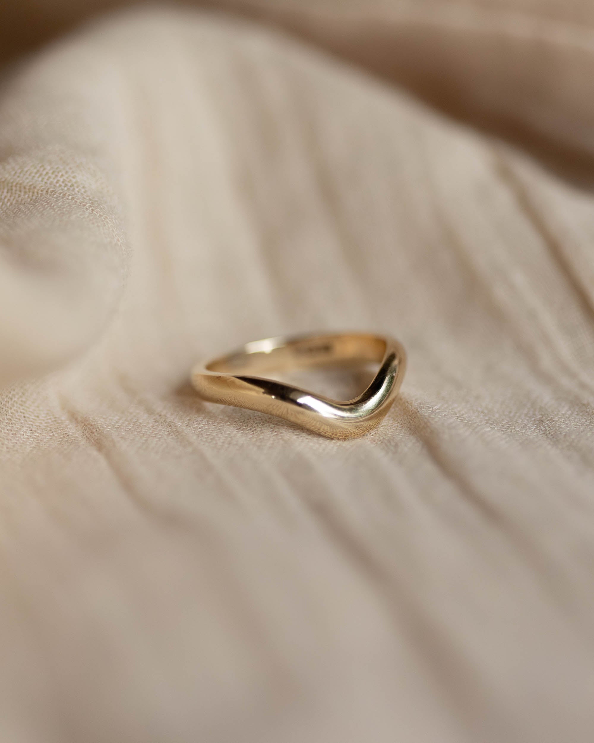 Isobel Vintage 9ct Gold Wishbone Ring