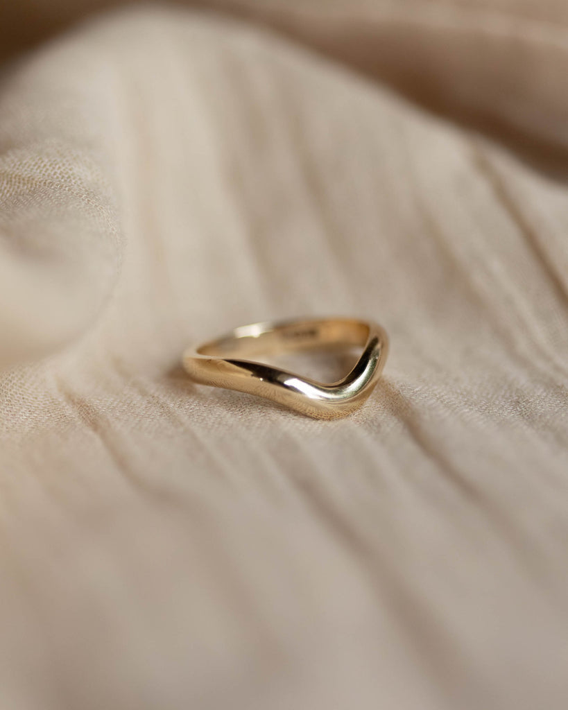 Isobel Vintage 9ct Gold Wishbone Ring