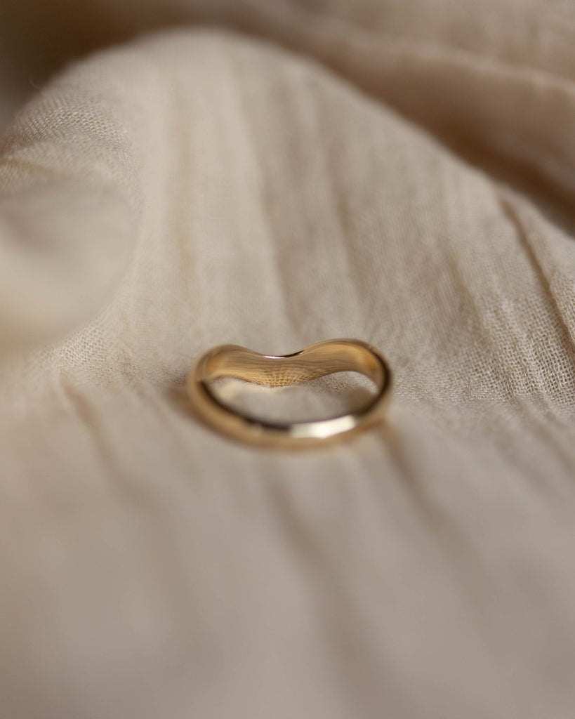 Isobel Vintage 9ct Gold Wishbone Ring