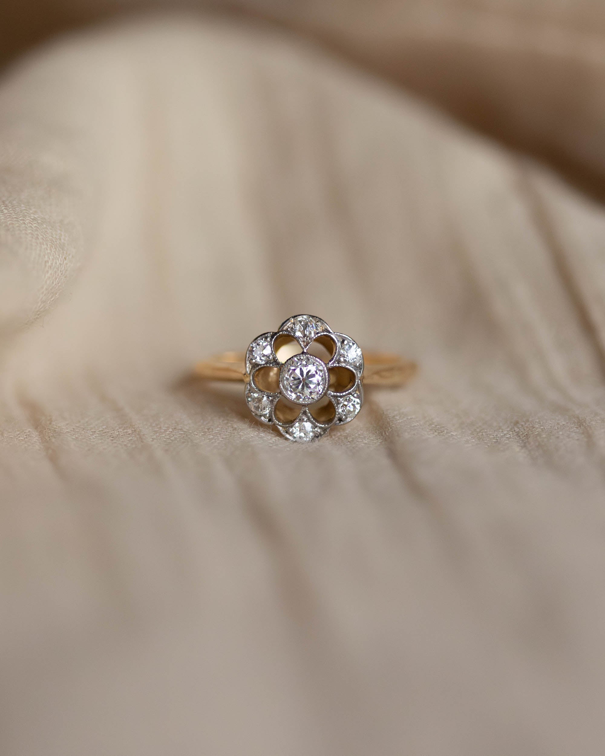 Honesty Antique Art Deco 18ct Gold Diamond Daisy Cluster Ring