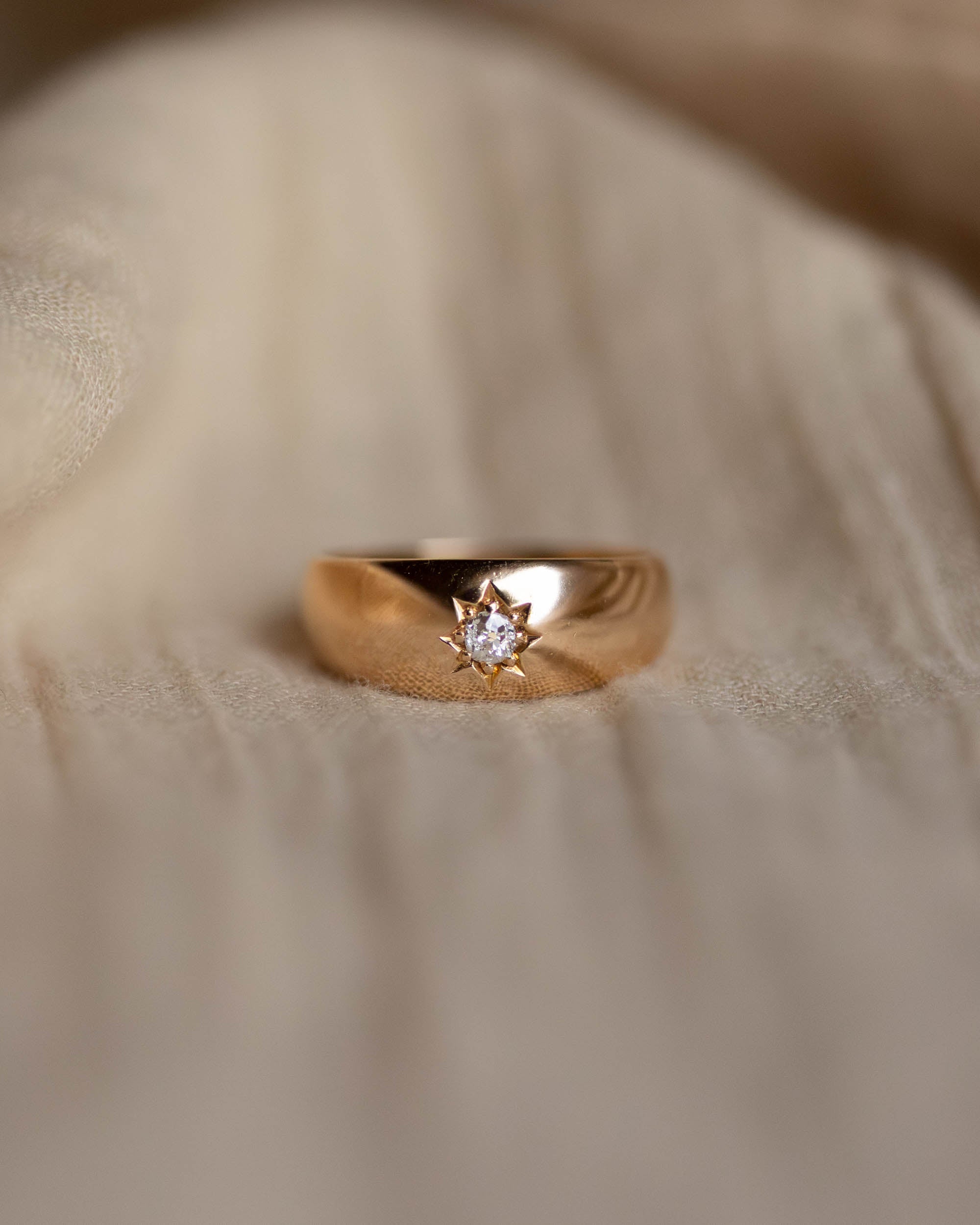 Bette 1888 Antique 18ct Gold Star Set Diamond Single Stone Ring