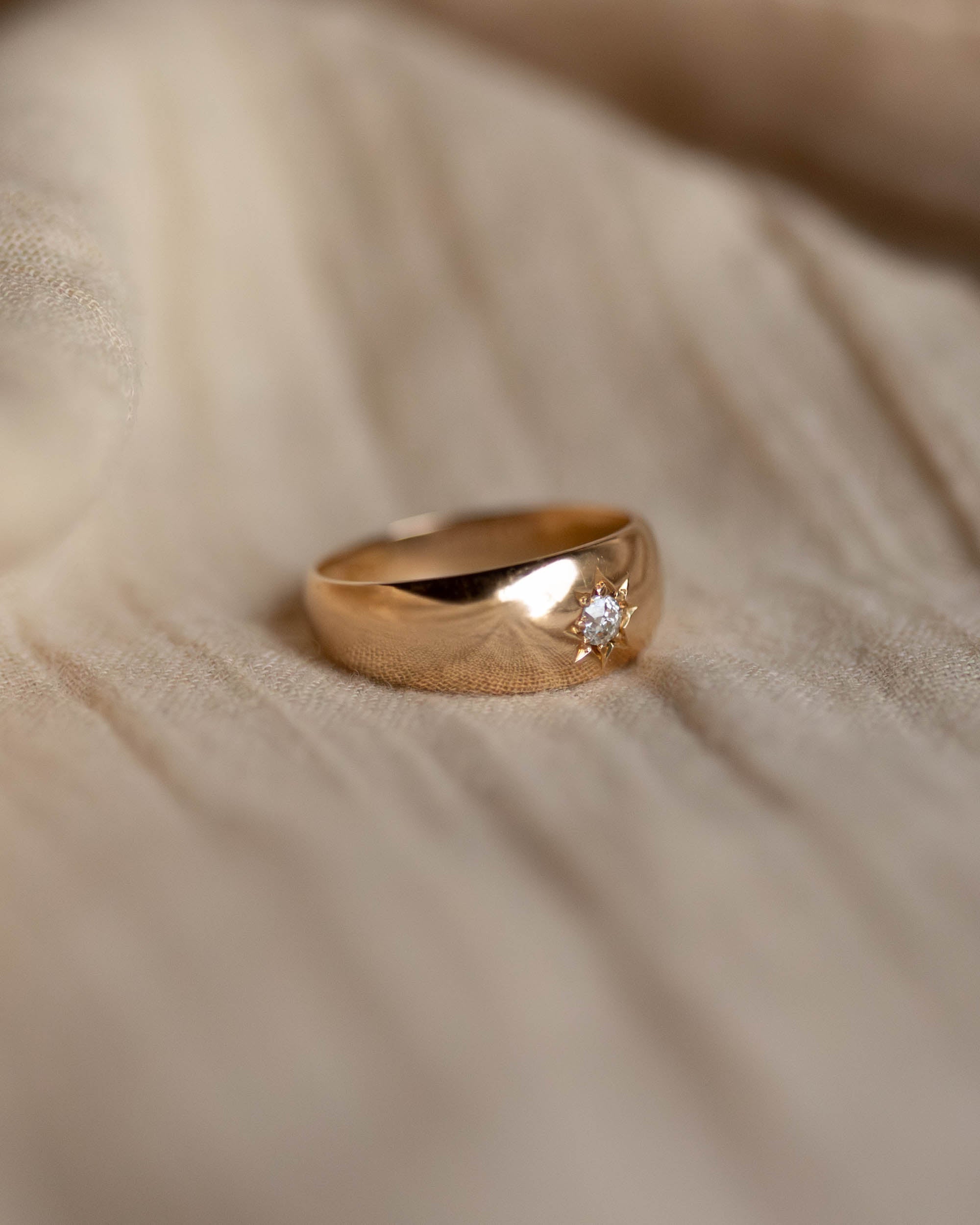 Bette 1888 Antique 18ct Gold Star Set Diamond Single Stone Ring