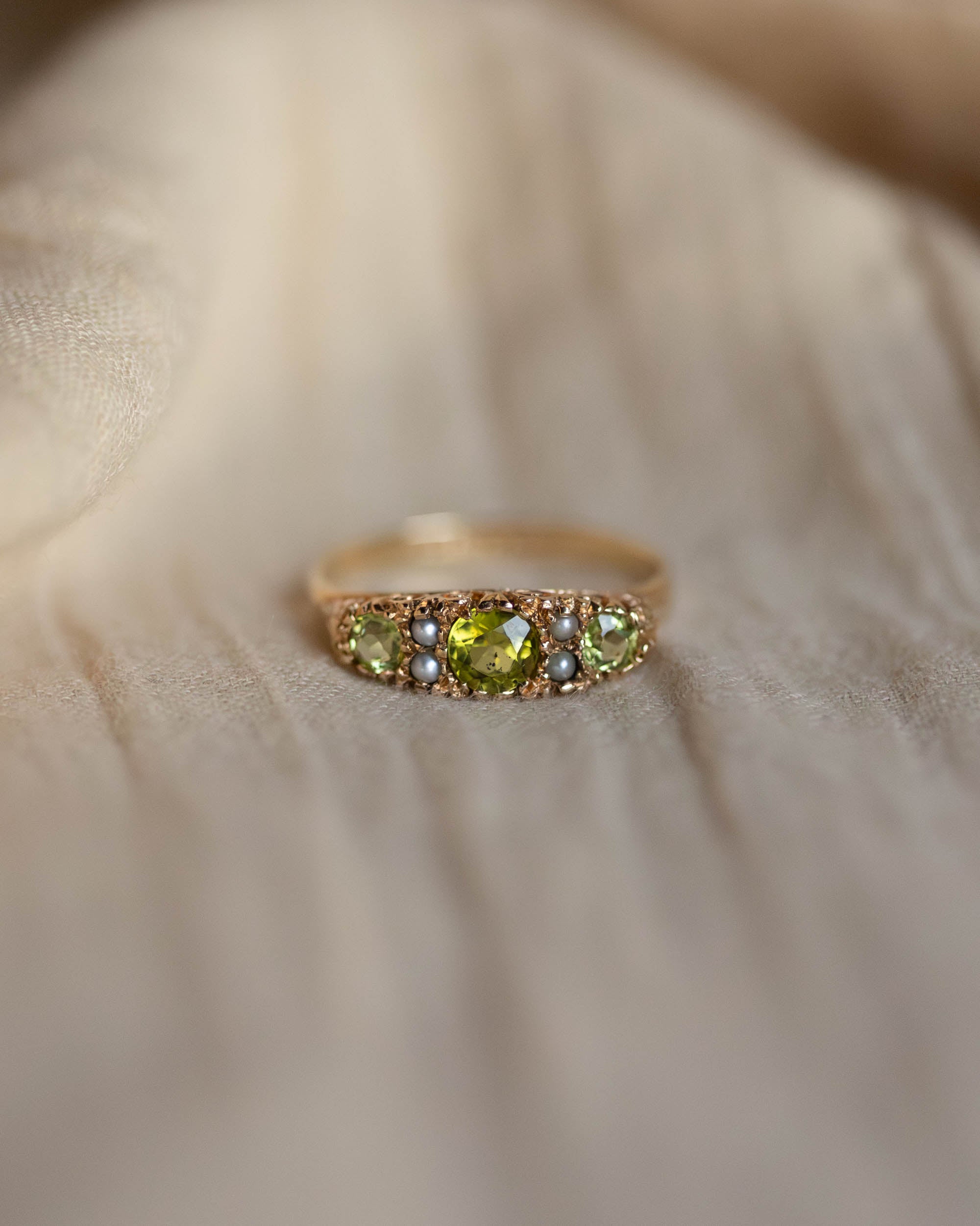 Image of Letty 1968 Vintage 9ct Gold Peridot & Pearl Seven Stone Ring