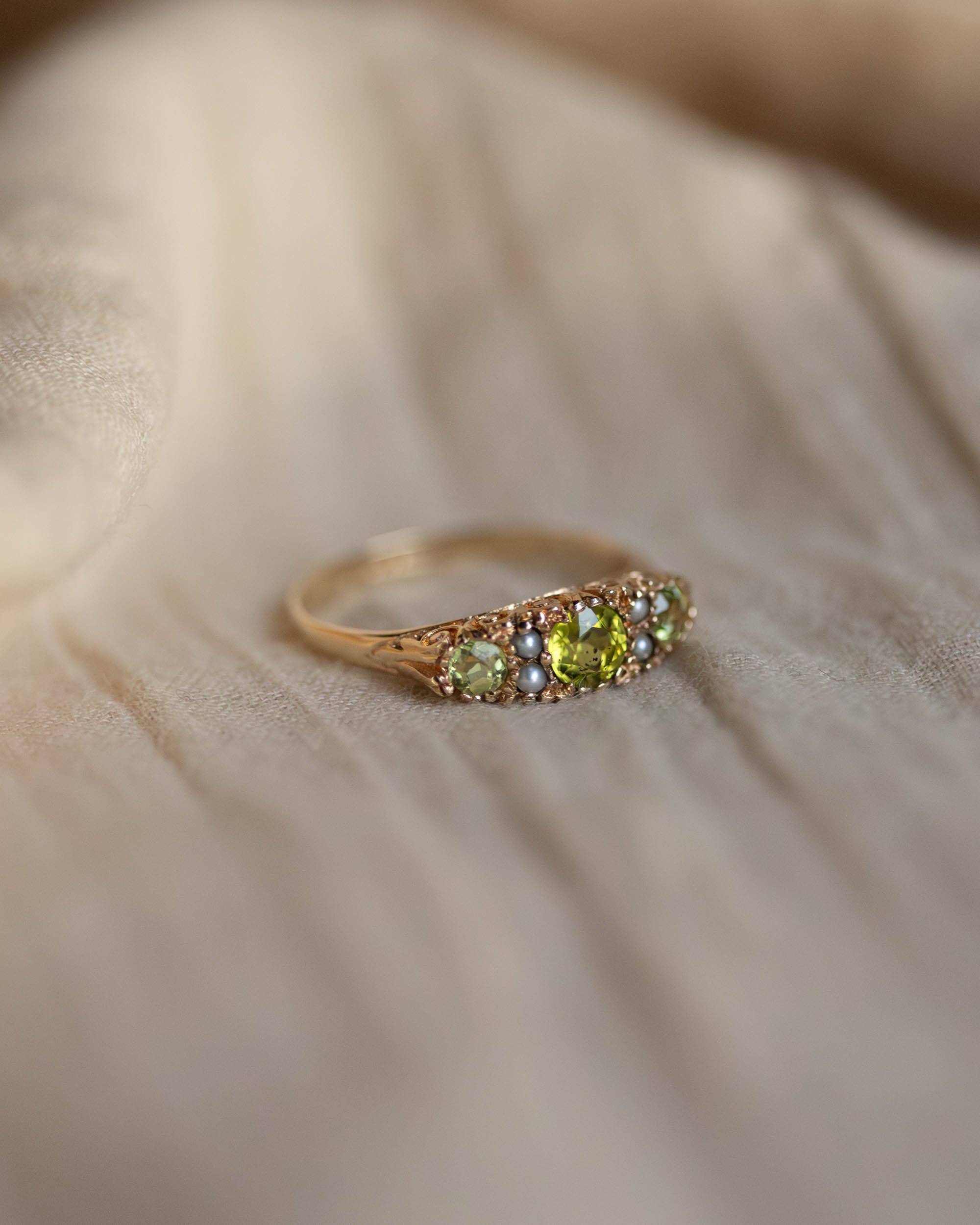 Letty 1968 Vintage 9ct Gold Peridot & Pearl Seven Stone Ring