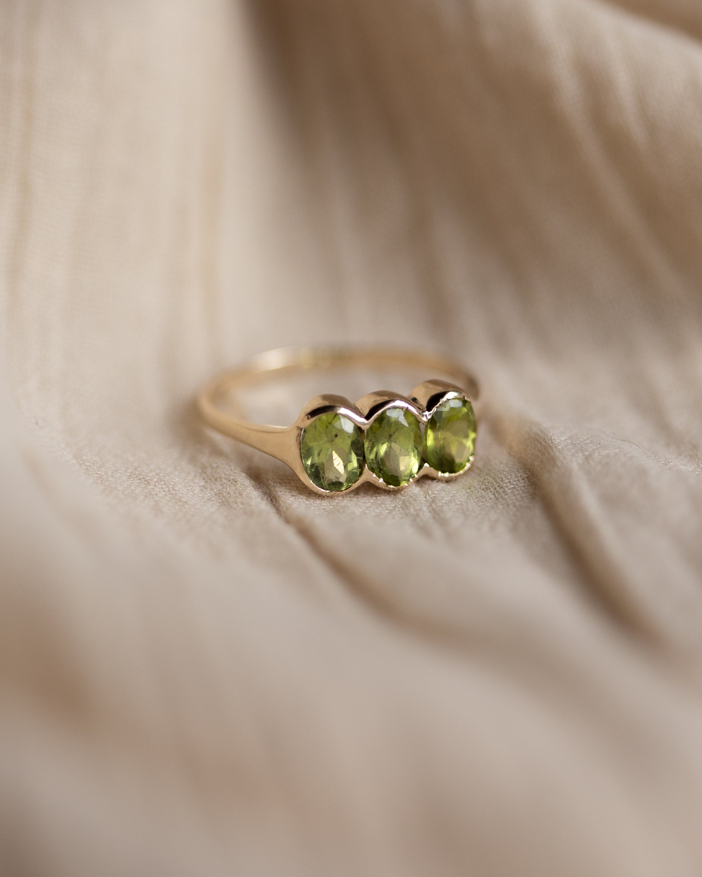 Muriel 1987 Vintage 9ct Gold Peridot Trilogy Ring