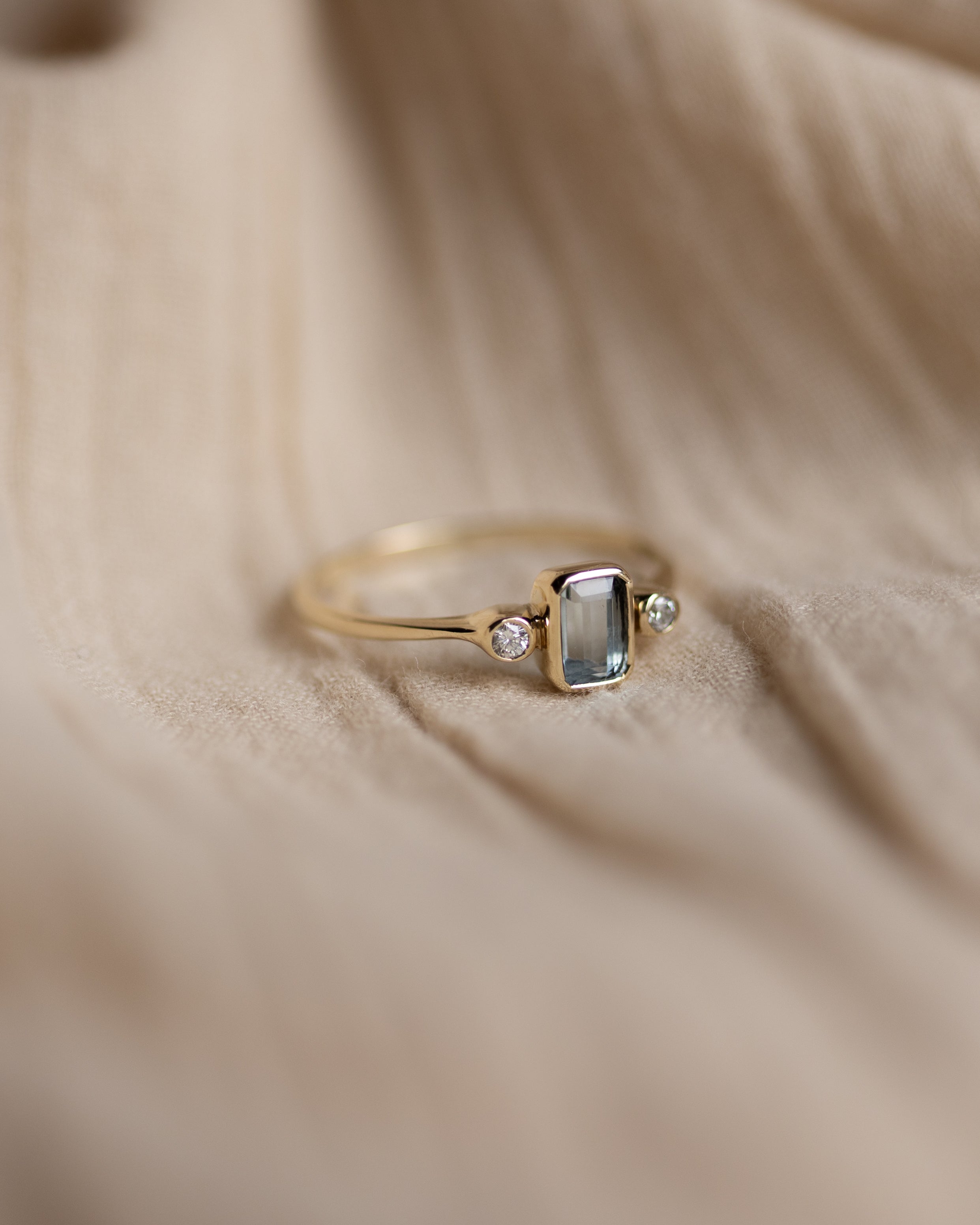 Gilda 1990 Vintage 9ct Gold Aquamarine & Diamond Trilogy Ring