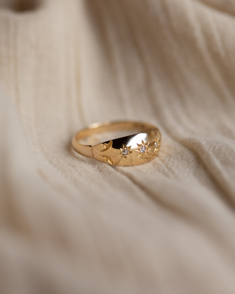 Magnolia Antique 18ct Gold Star Set Diamond Trilogy Ring