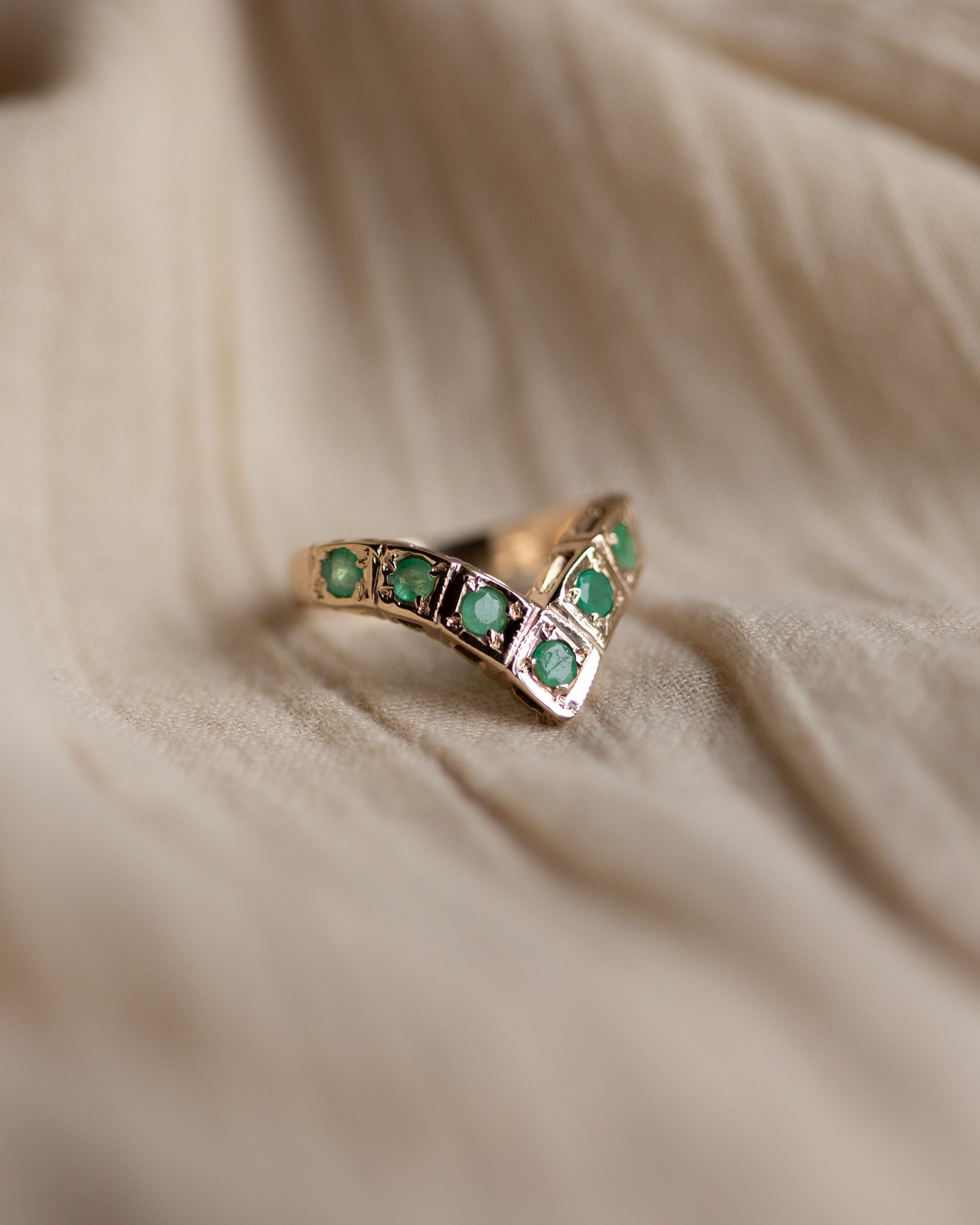 Jeannie 1979 Vintage 9ct Gold Emerald Wishbone Ring