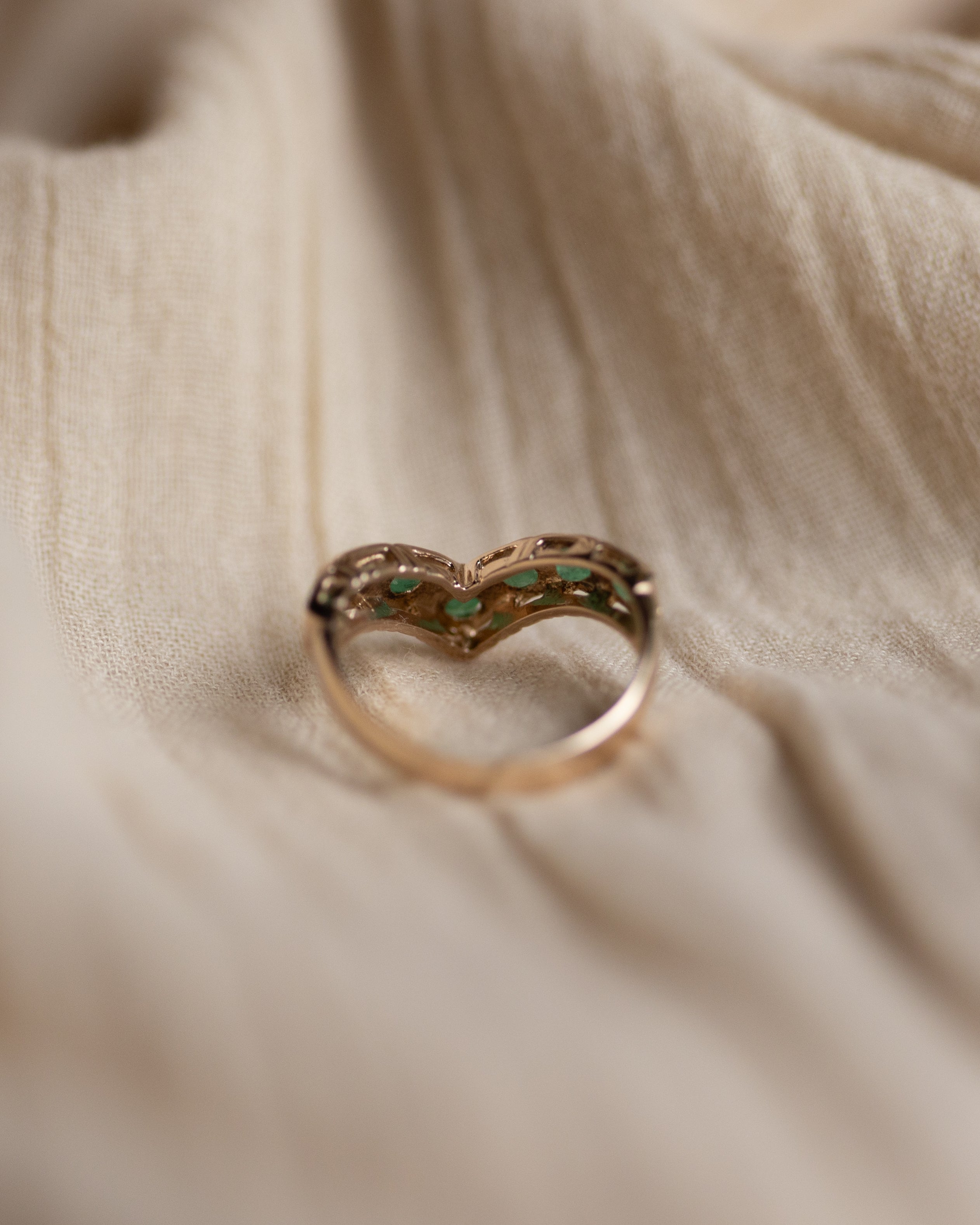 Jeannie 1979 Vintage 9ct Gold Emerald Wishbone Ring
