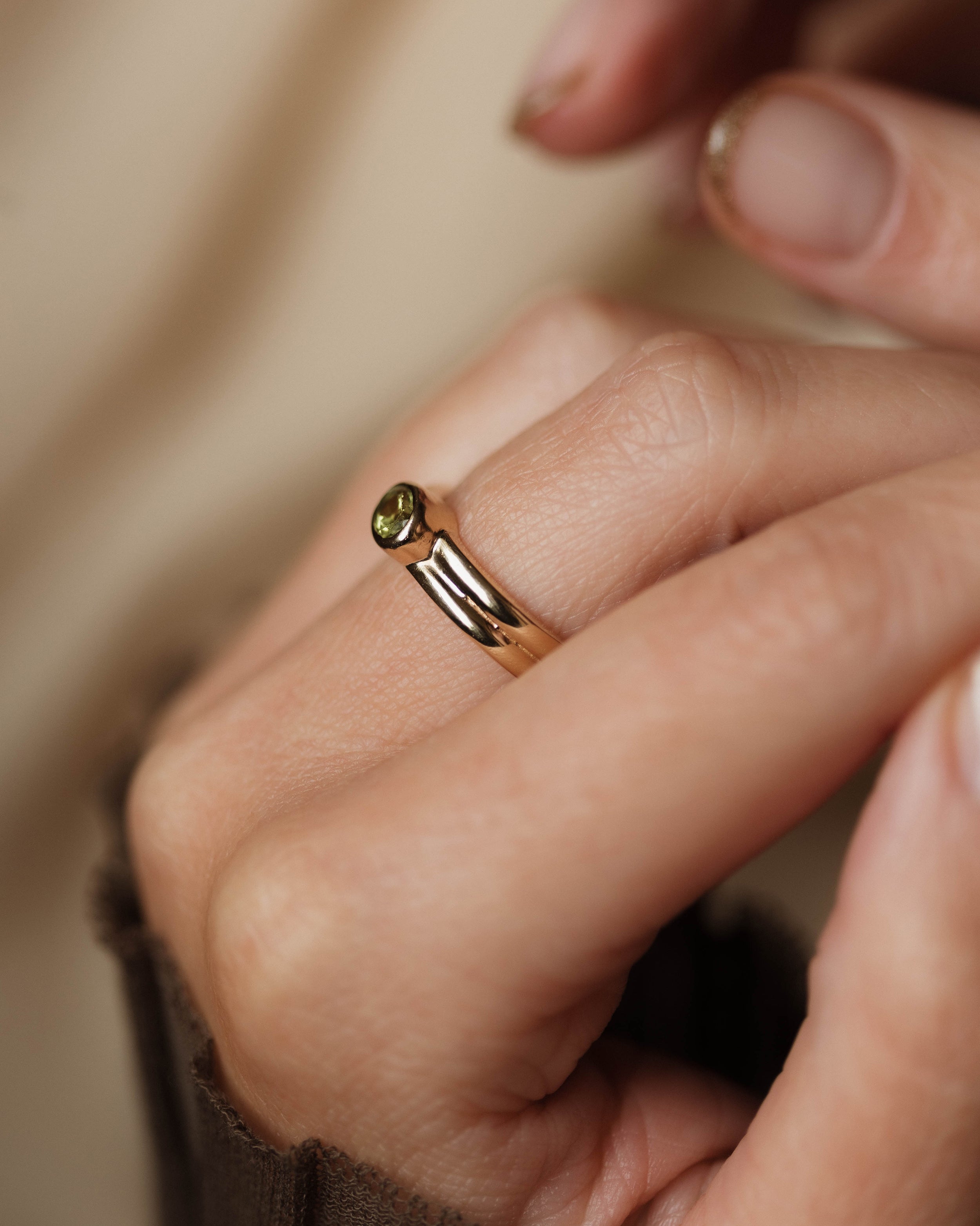 Lucie Vintage 9ct Gold Peridot Single Stone Ring