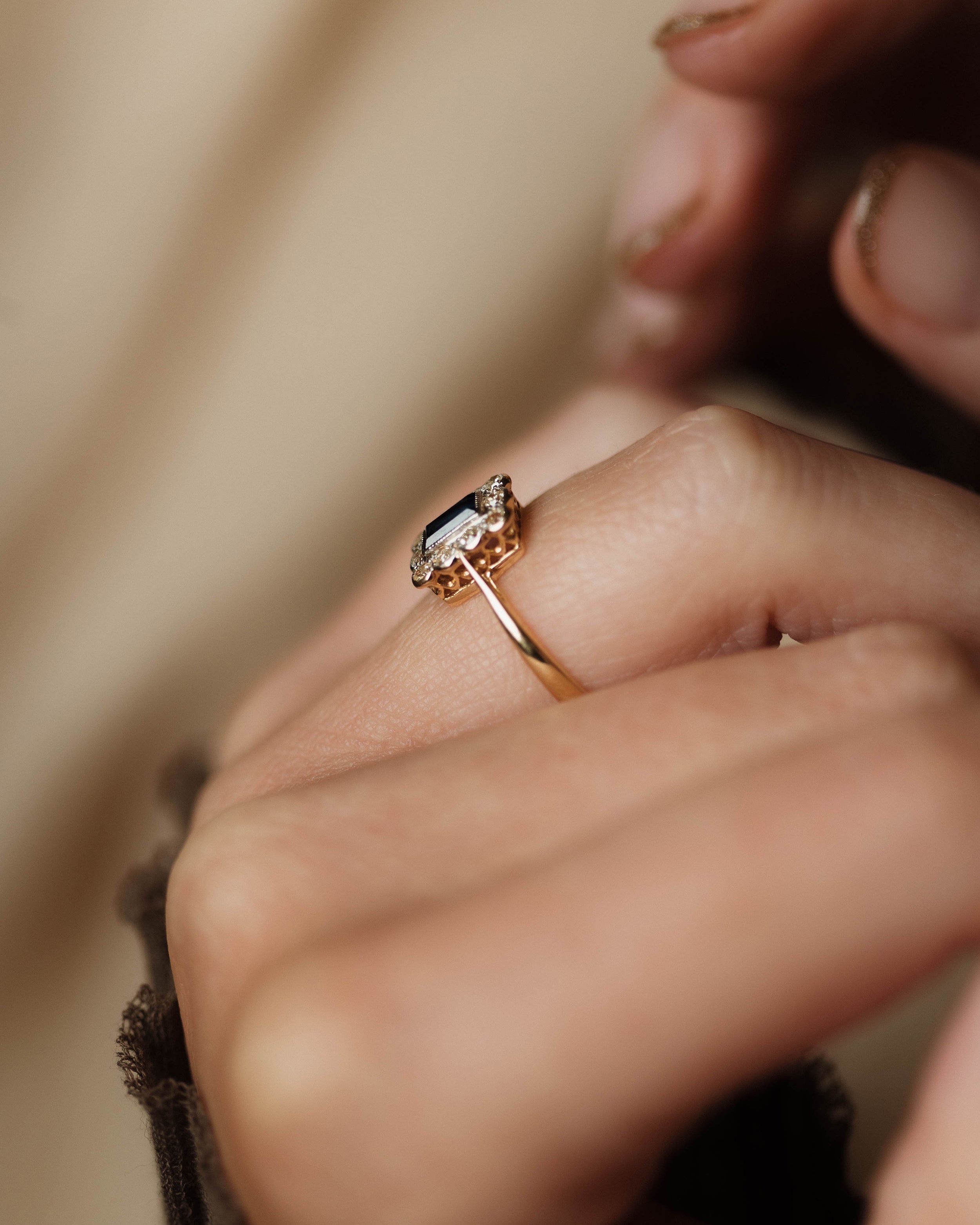 Éliane Antique 18ct Gold Sapphire & Diamond Rectangular Cluster Ring