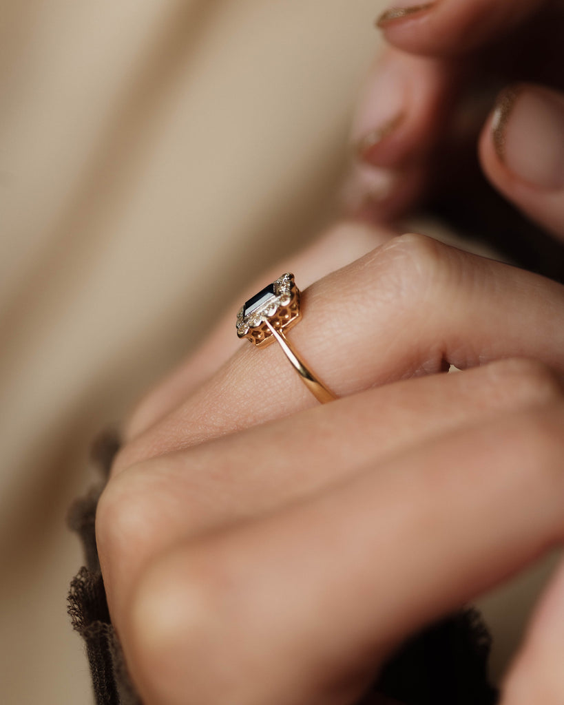 Éliane Antique 18ct Gold Sapphire & Diamond Rectangular Cluster Ring