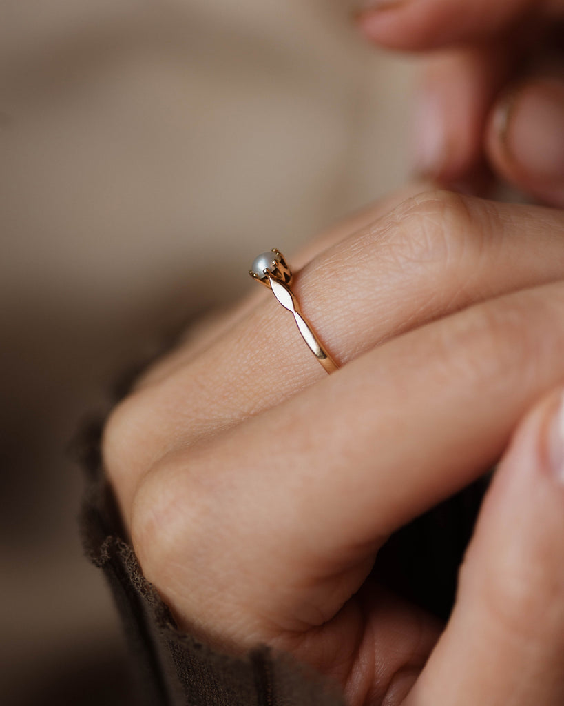 Lavinia 1986 Vintage 9ct Gold Pearl Single Stone Ring