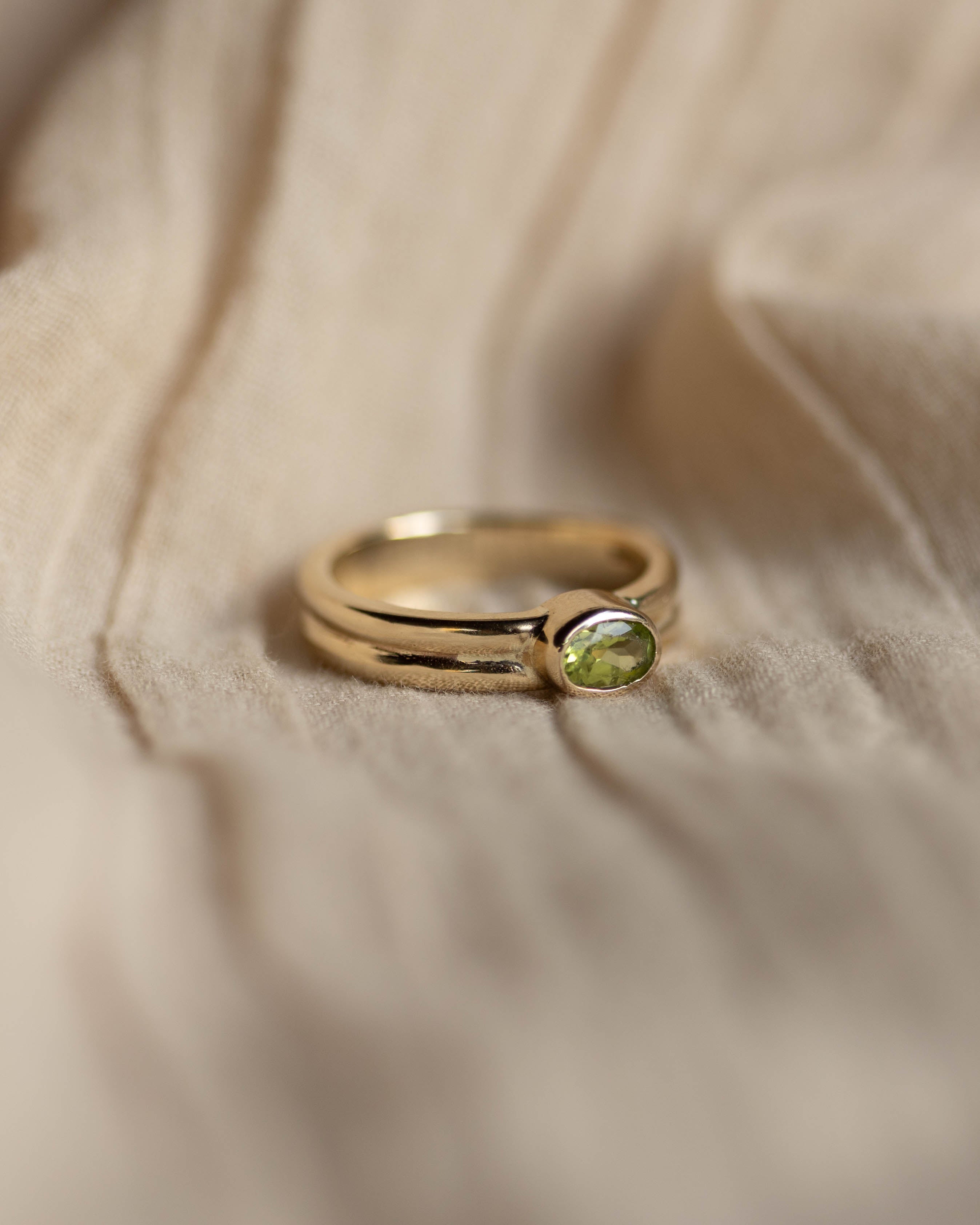 Lucie Vintage 9ct Gold Peridot Single Stone Ring