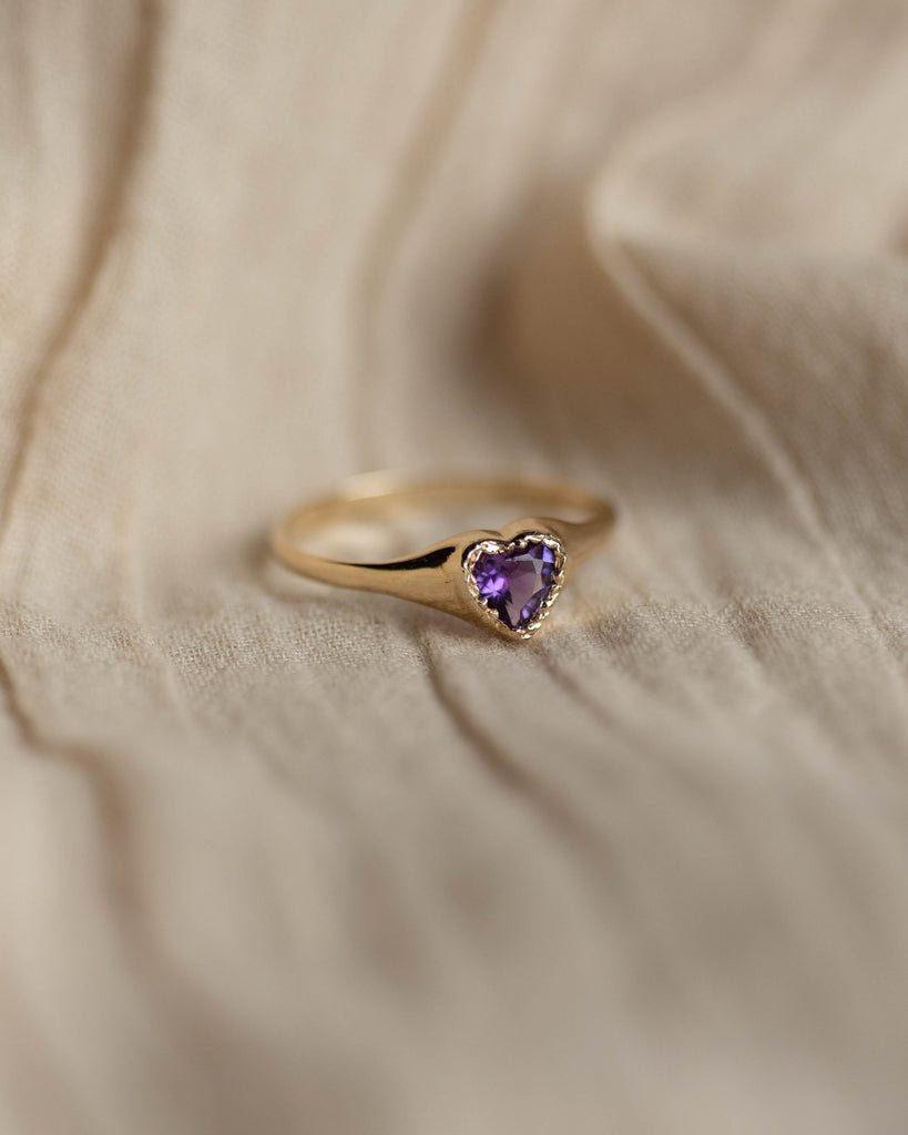 Alice 1987 Vintage 9ct Gold Iolite Heart Ring