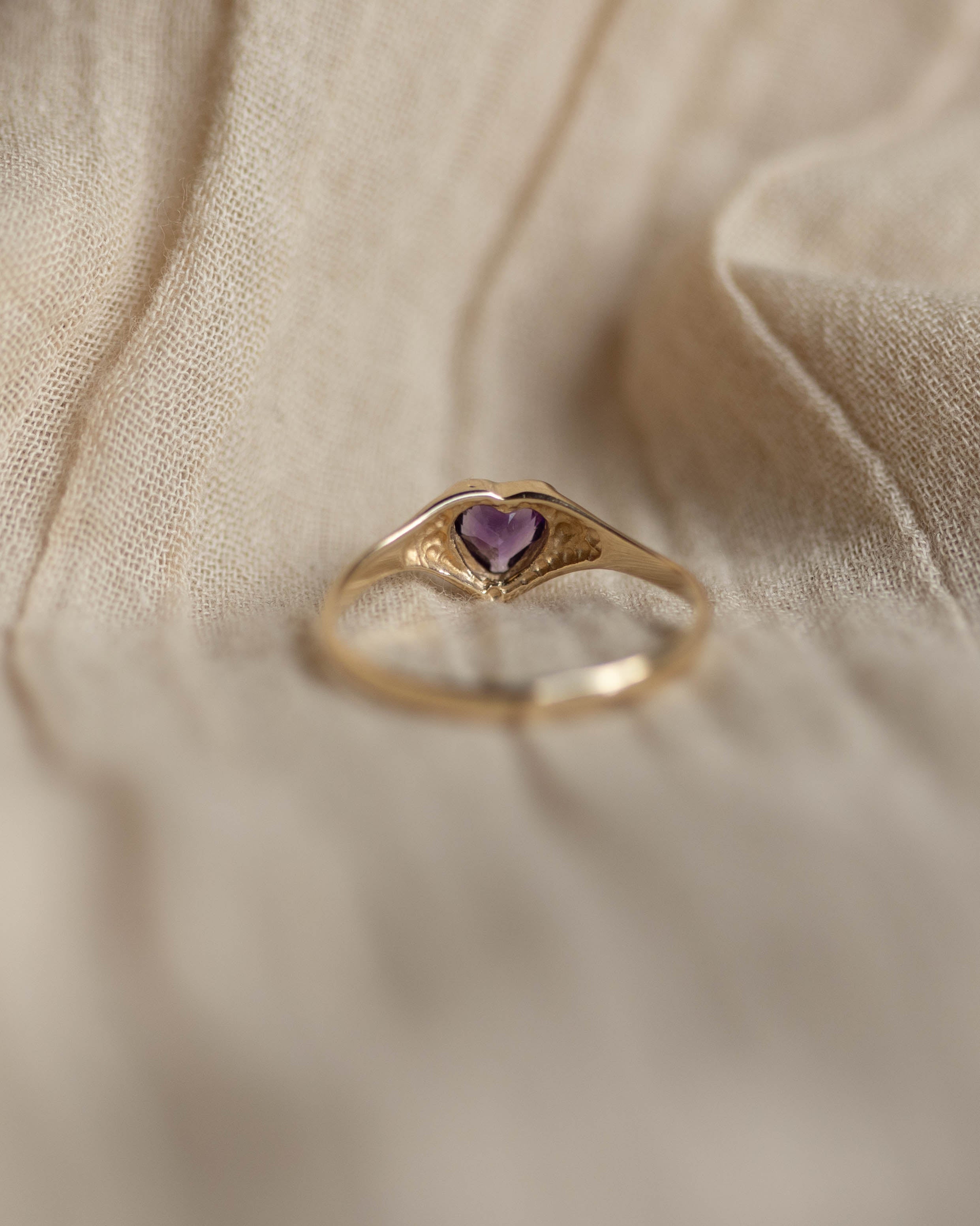 Alice 1987 Vintage 9ct Gold Iolite Heart Ring