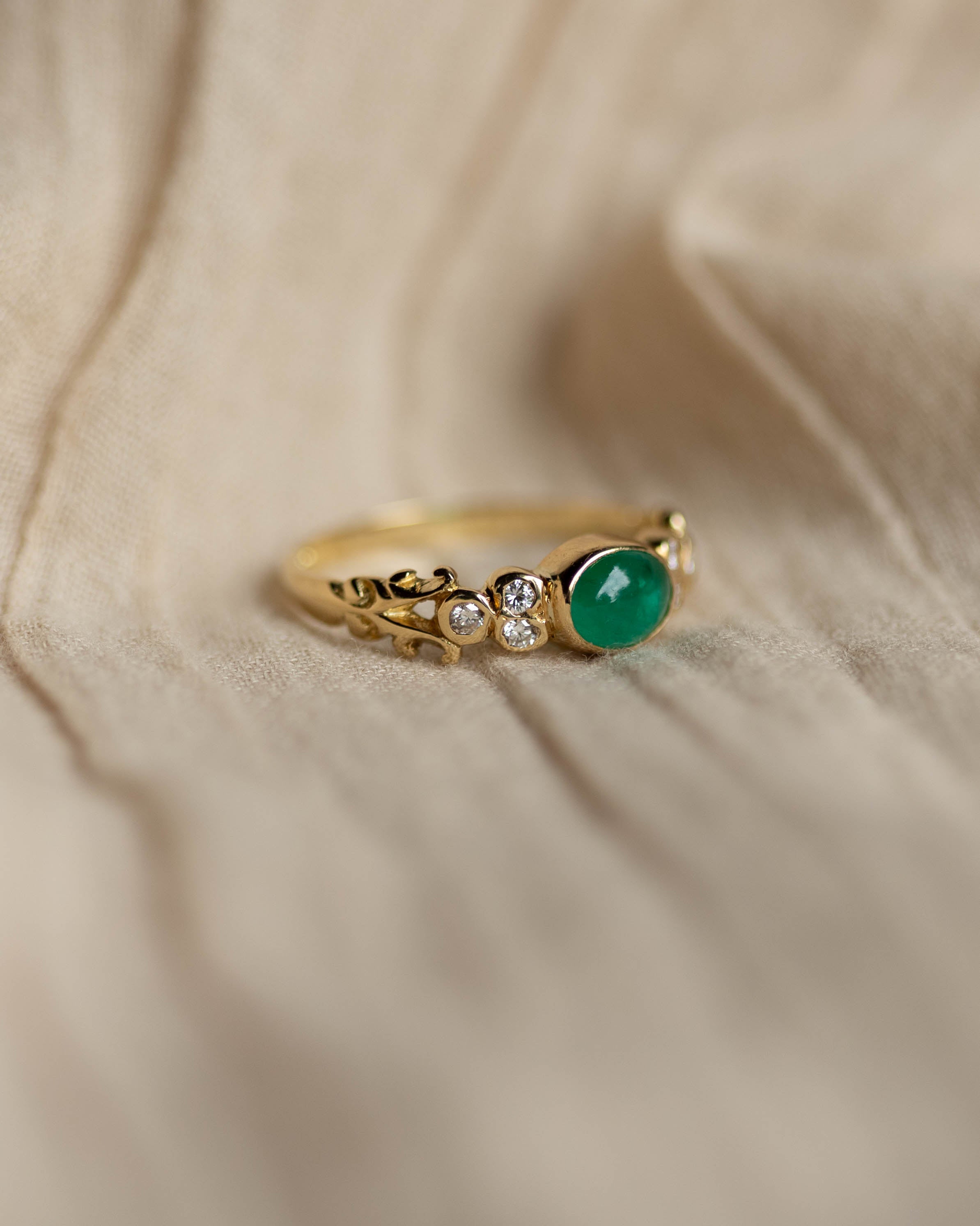 Miriam Vintage 18ct Gold Emerald & Diamond Seven Stone Ring
