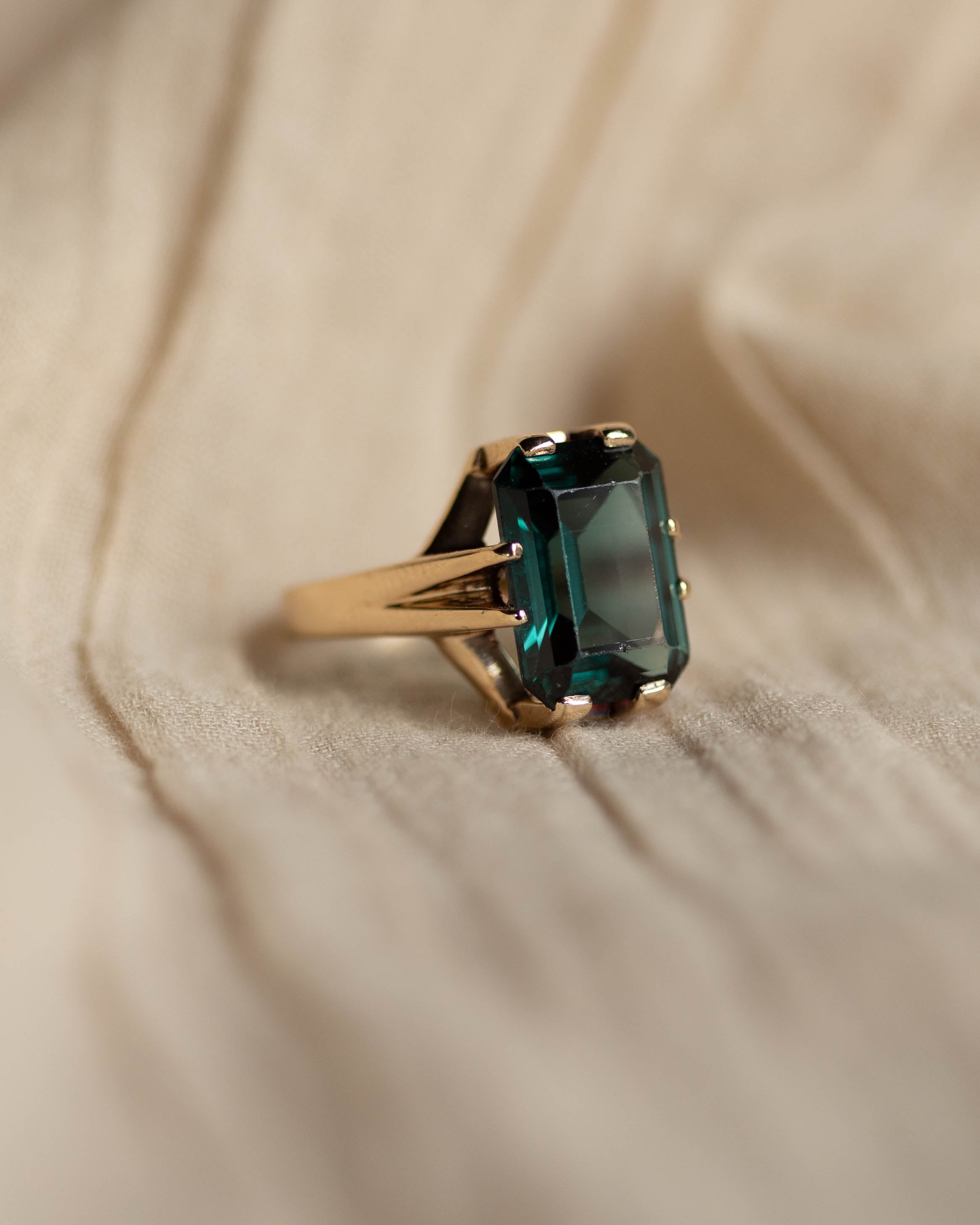 Carmen Vintage 9ct Gold Green Spinel Single Stone Ring