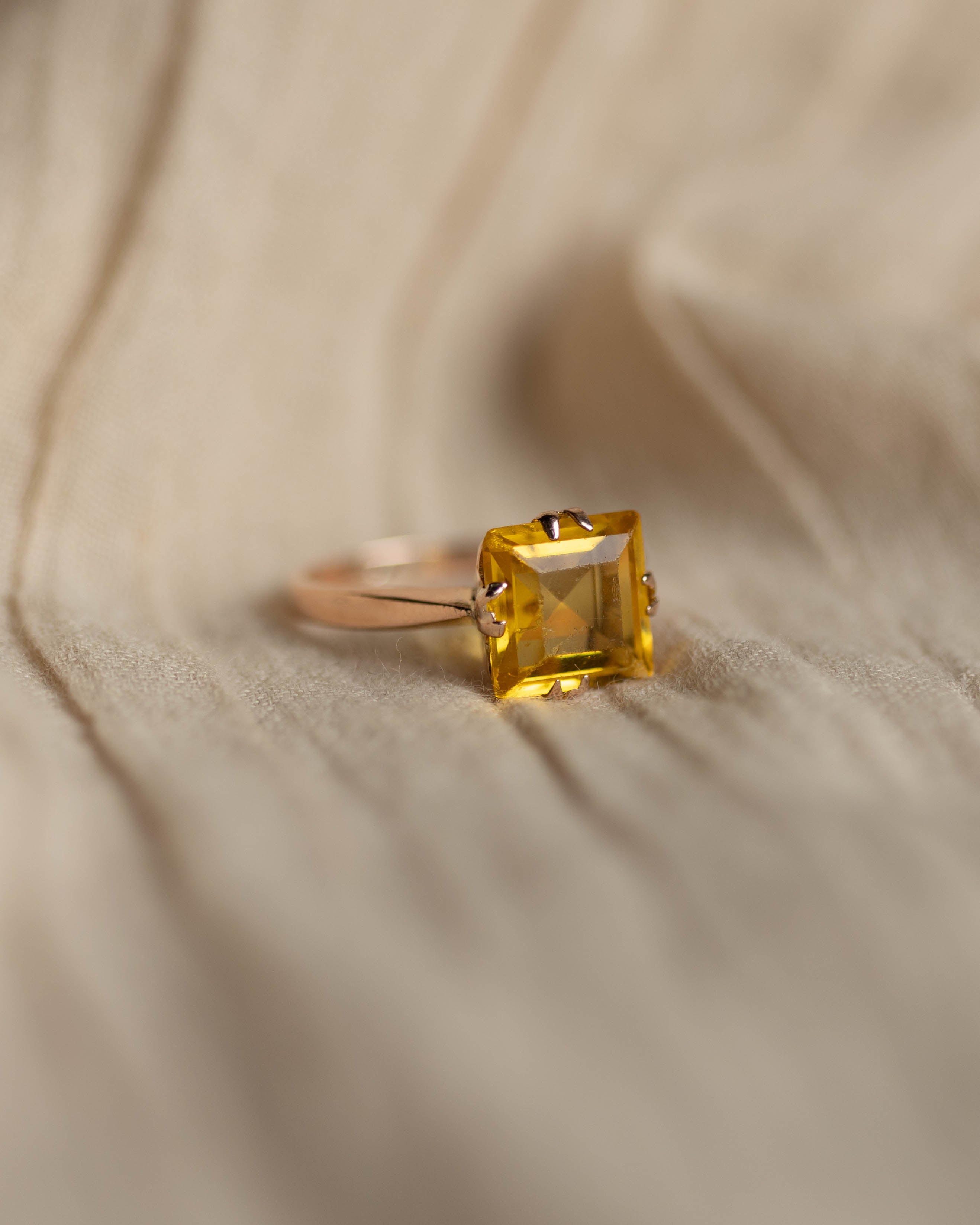 Nina Vintage 9ct Gold Yellow Paste Single Stone Ring