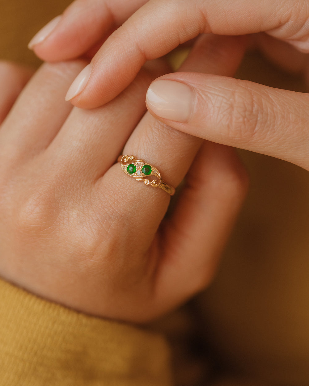 Clover 1916 18ct Gold Green Garnet & Diamond Ring