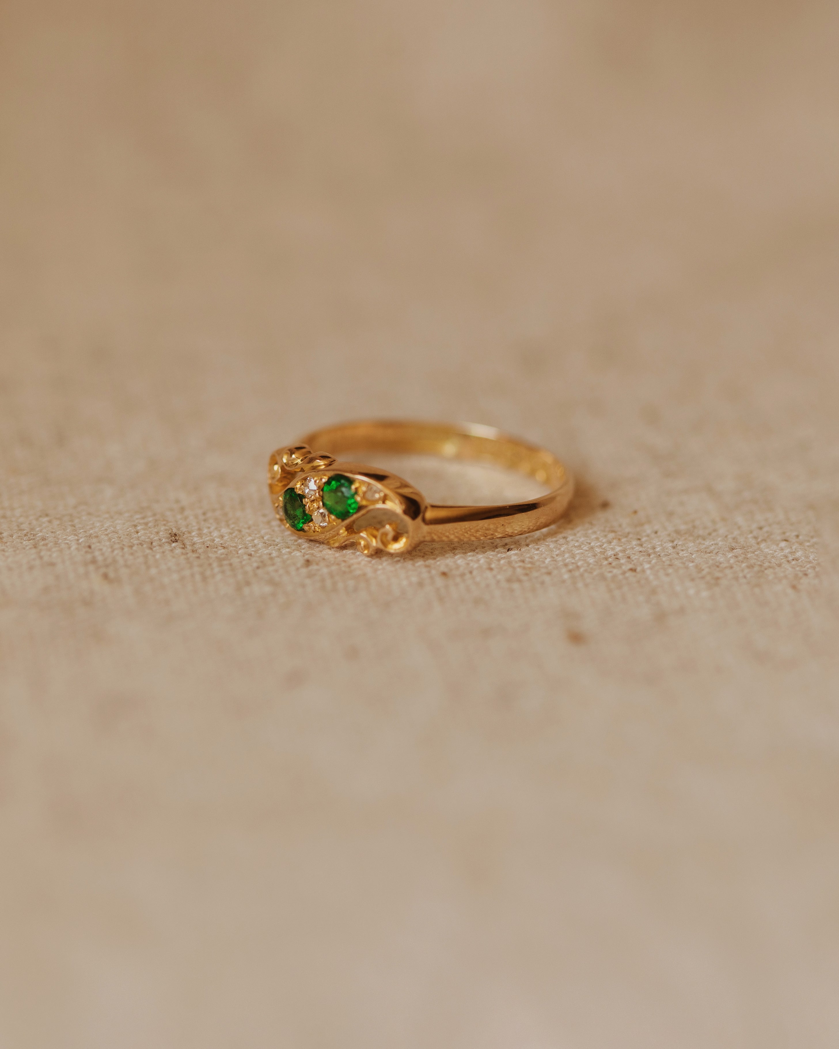 Clover 1916 18ct Gold Green Garnet & Diamond Ring