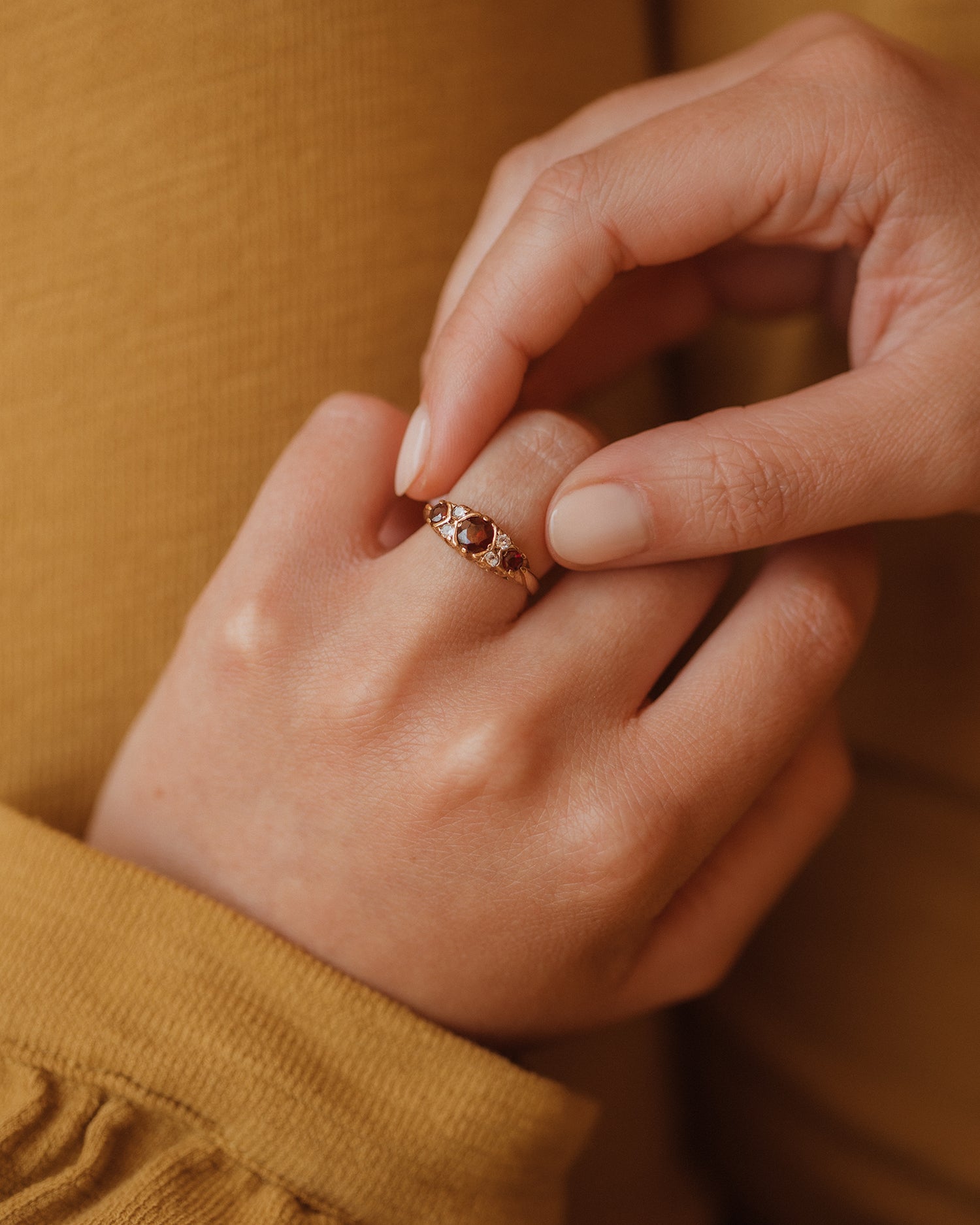 Clementine 1975 9ct Gold Garnet Ring