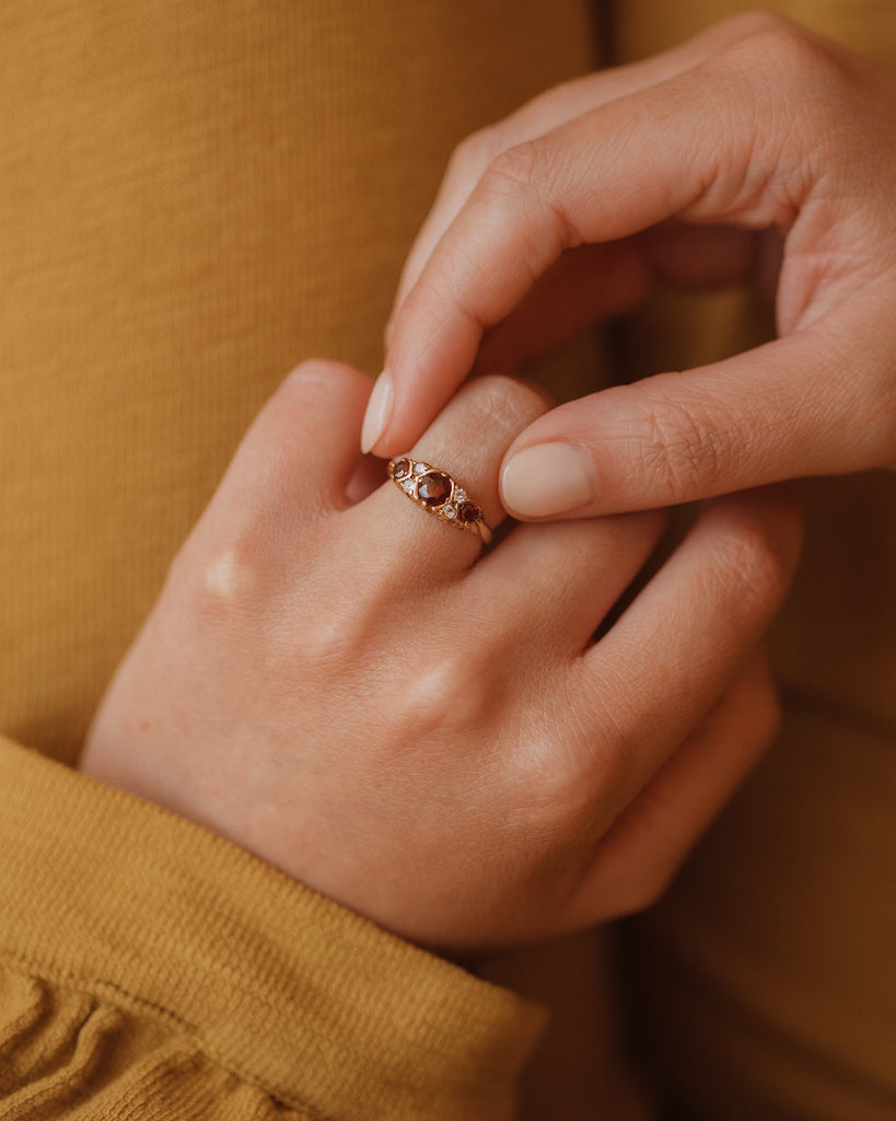 Clementine 1975 9ct Gold Garnet Ring