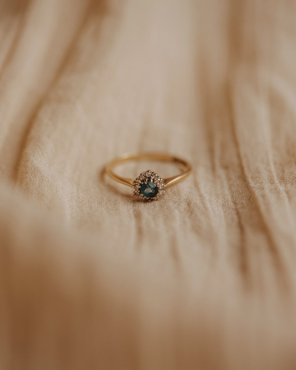 Vida 9ct Gold Vintage Blue Topaz & Diamond Ring