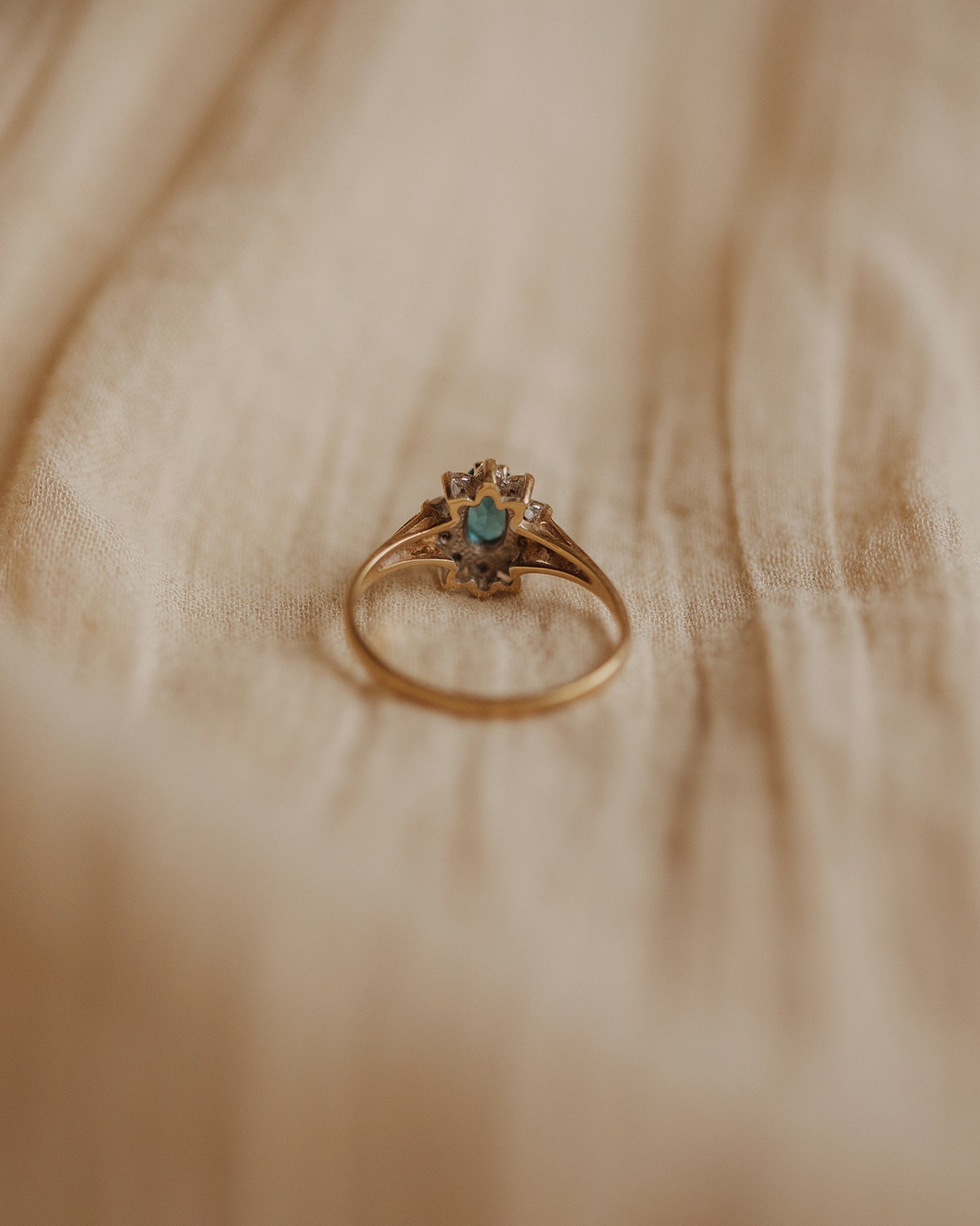 Imogen 1987 9ct Gold Vintage Blue Topaz Ring