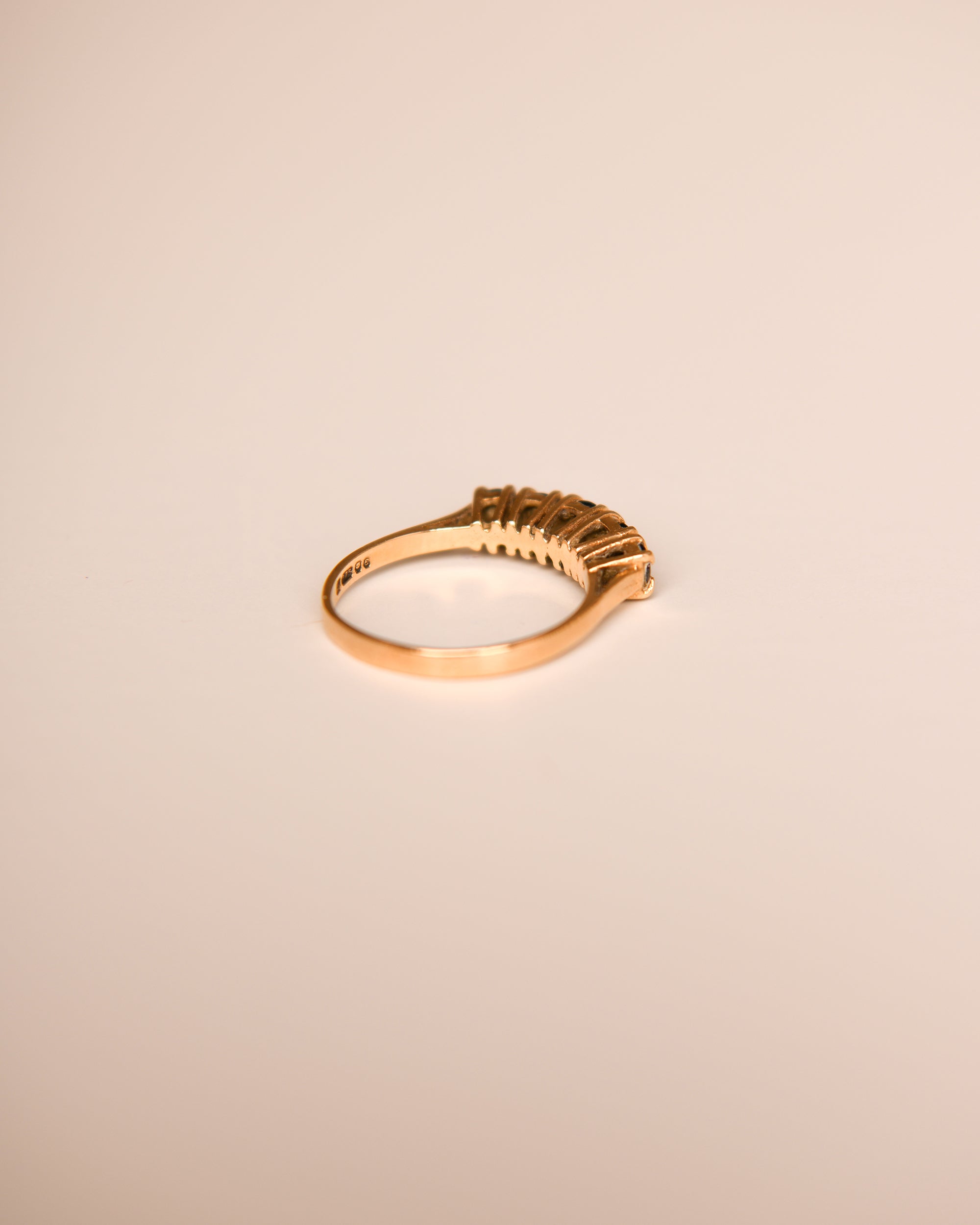 Nell 9ct Gold Vintage Sapphire Ring