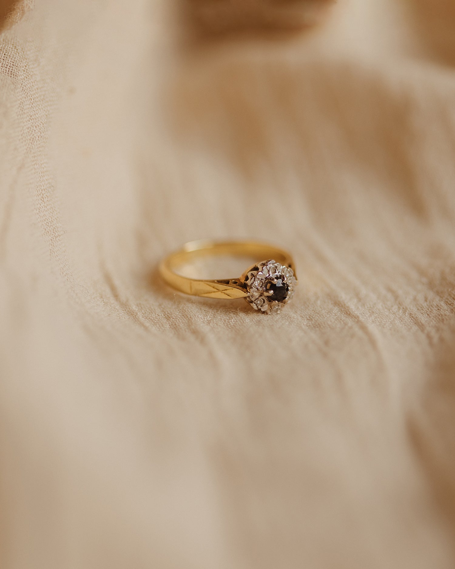 June 1973 18ct Gold Vintage Sapphire & Diamond Ring