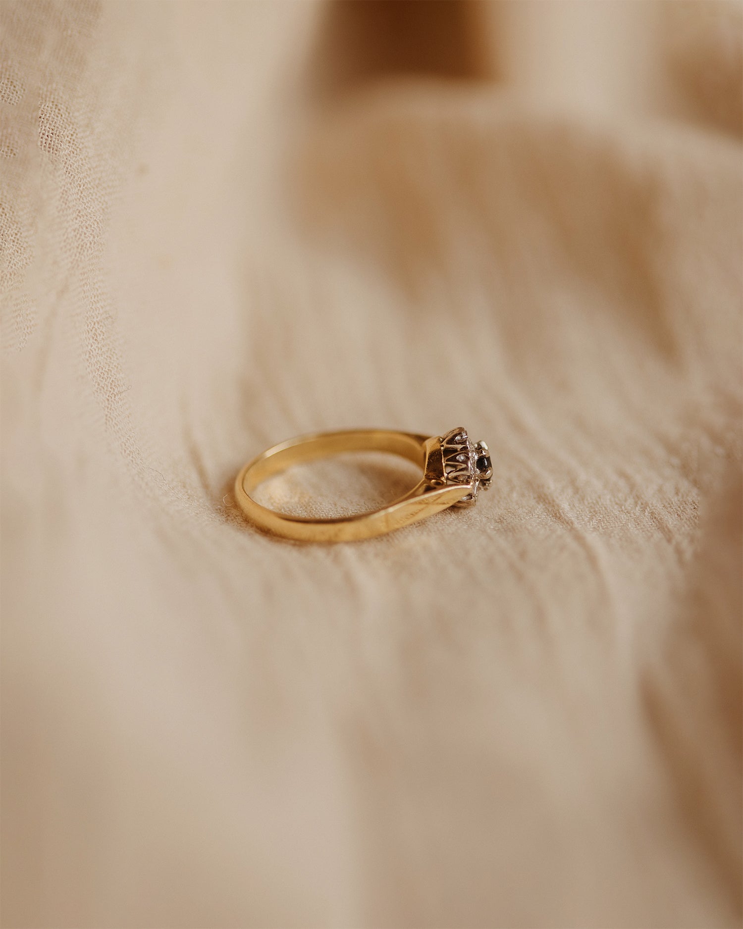 June 1973 18ct Gold Vintage Sapphire & Diamond Ring