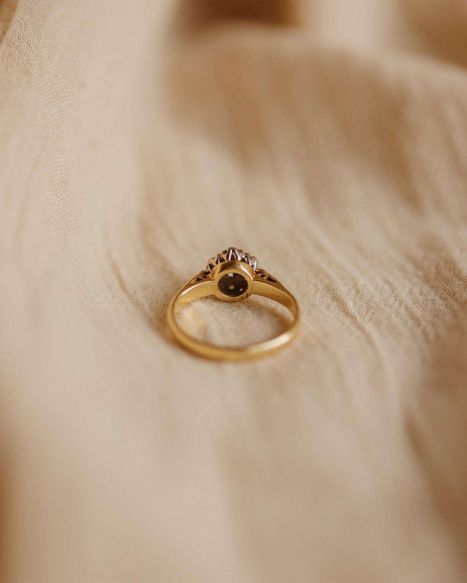 June 1973 18ct Gold Vintage Sapphire & Diamond Ring