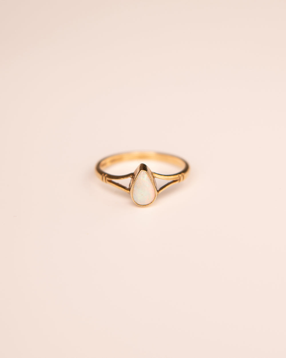 Willa 9ct Gold Vintage Opal Ring