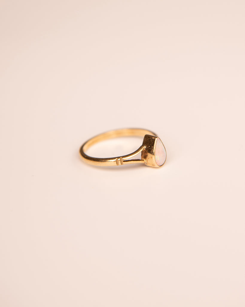 Willa 9ct Gold Vintage Opal Ring