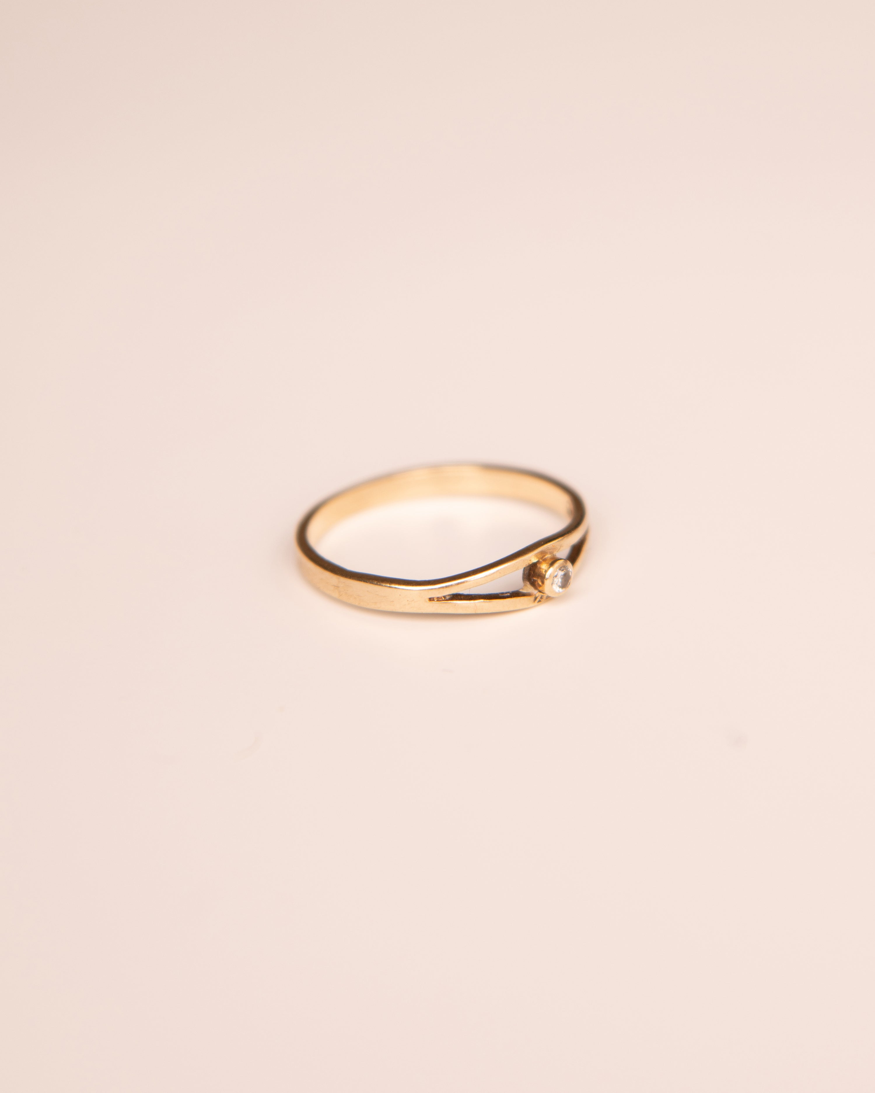 Iris 9ct Gold Diamond Ring